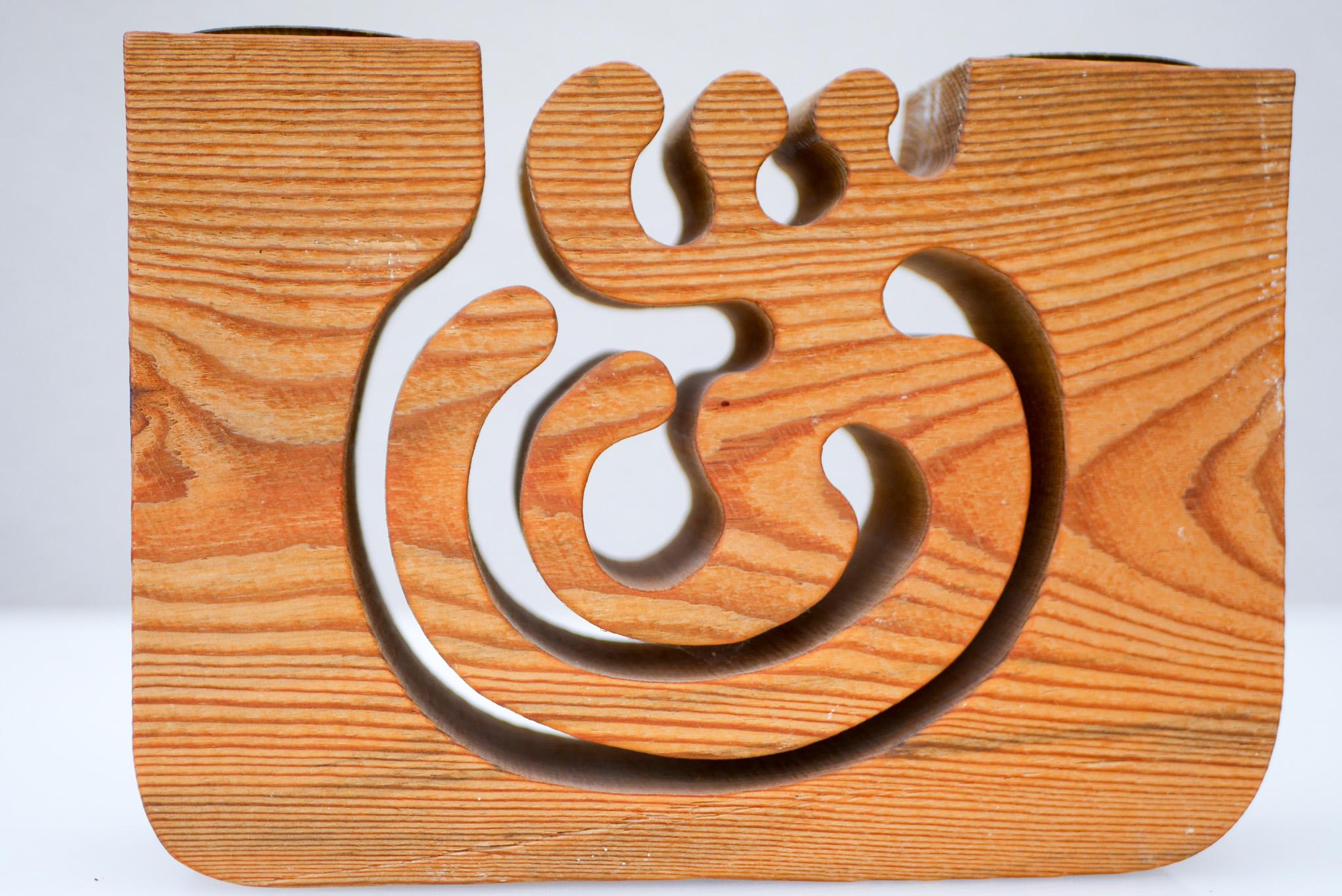 Metà XX secolo Portacandele in legno moderno scandinavo di Gunnar Kanevad, Svezia, forma organica in vendita
