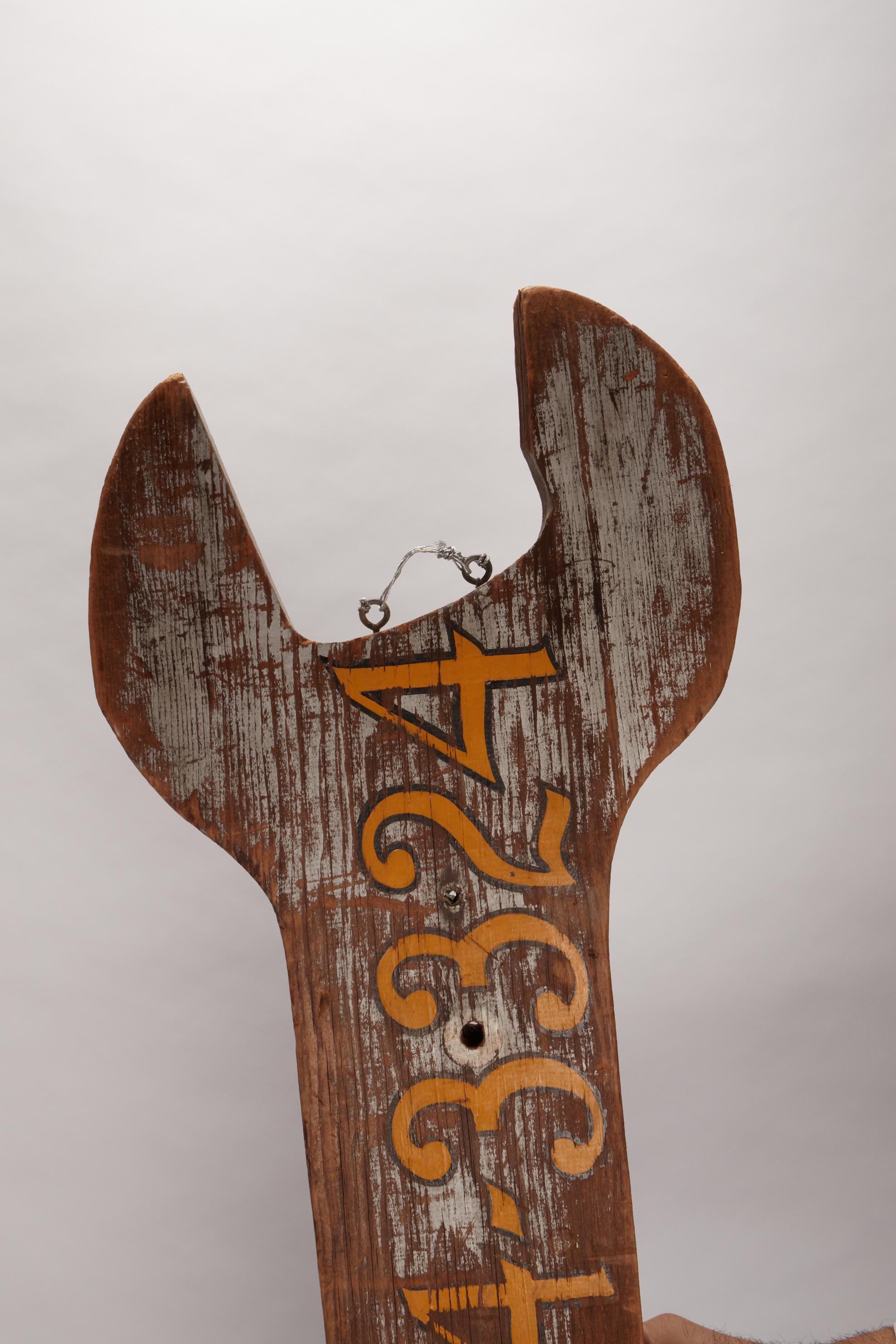 A large wooden wrench, a trade sign of mwchanic’s shop, United States early 30’s im Angebot 3