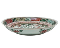 A large Wucai dish, 1700-1720
