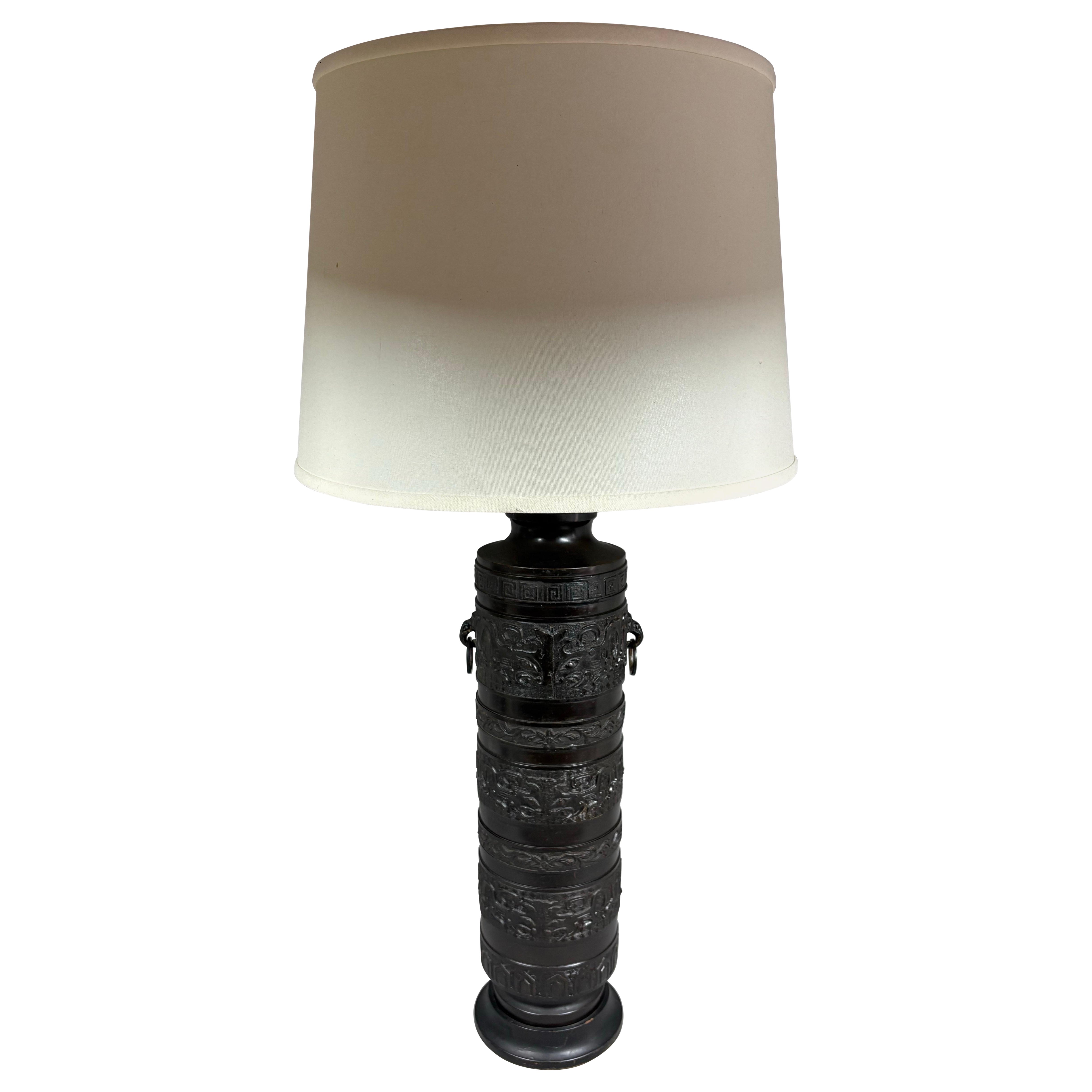 A largeJames Mont Style Chinese-form brass lamp with detached rings circa 1940 en vente