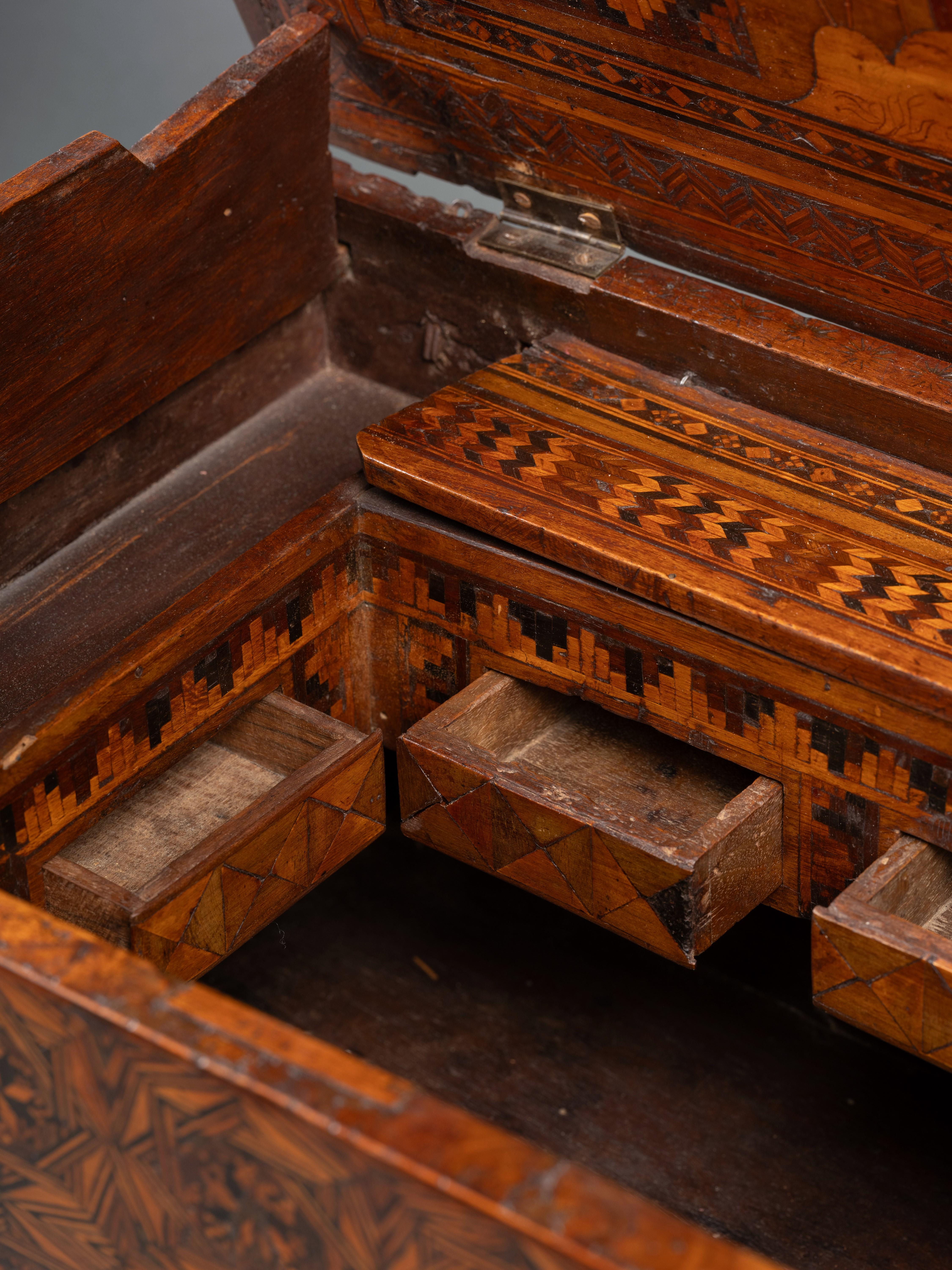 A late 15th century  wood inlaid writing casket, Florence, Italy In Good Condition In PARIS, FR