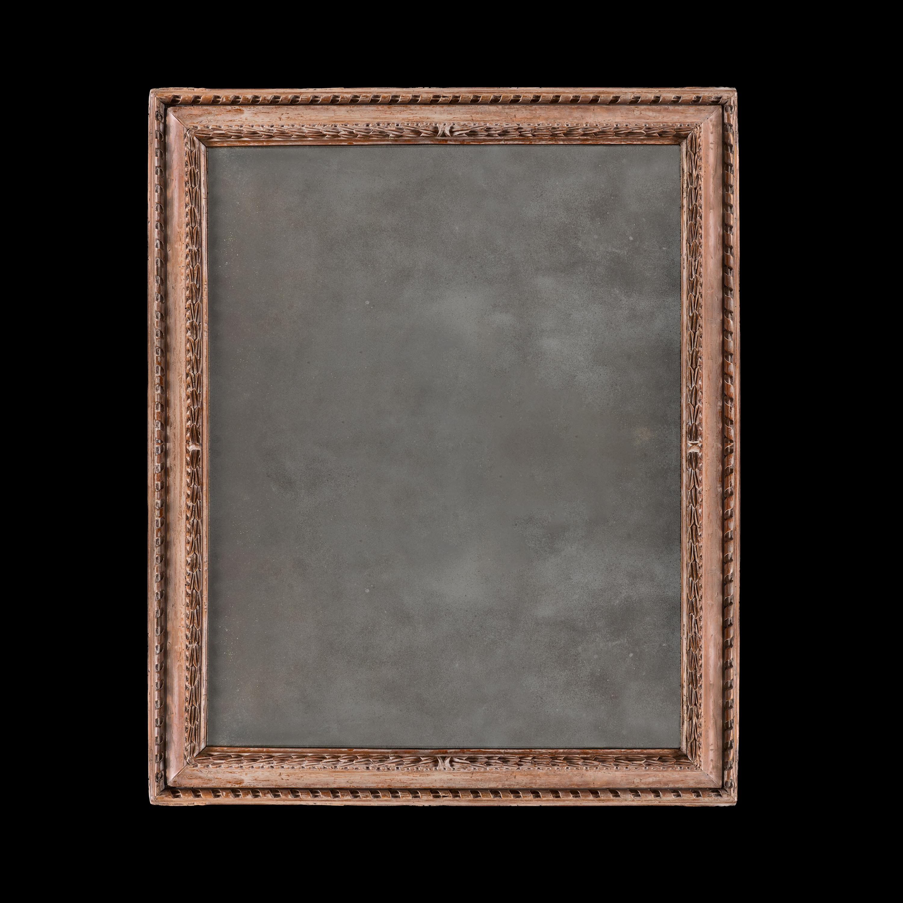 Italien, um 1680

Eine feine späten siebzehnten Jahrhundert geschnitzt Kiefer Spiegel, der innere Rahmen mit ineinandergreifenden Lorbeerblätter, mit cavetto Formgebung, der äußere Rahmen mit verschlungenen Seil Twist-Motiv, mit einem oxidierten