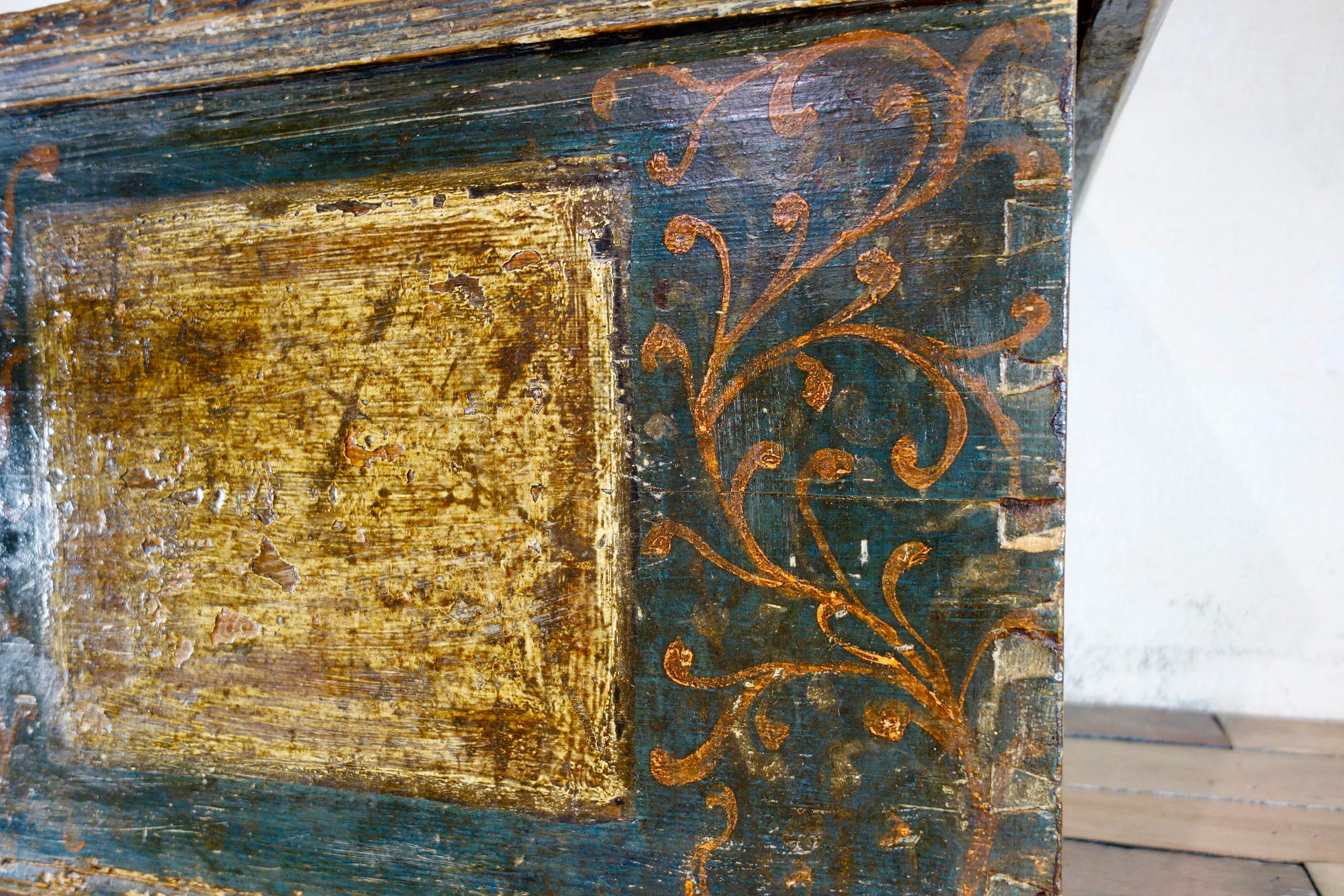 A Late 18th Century Continental Original Painted Dowry Chest, Trunk Coffee Table In Good Condition In Basingstoke, Hampshire