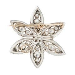Un broche con forma de flor de diamantes de finales del siglo XVIII