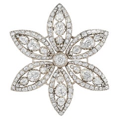 Un broche con forma de flor de diamantes de finales del siglo XVIII