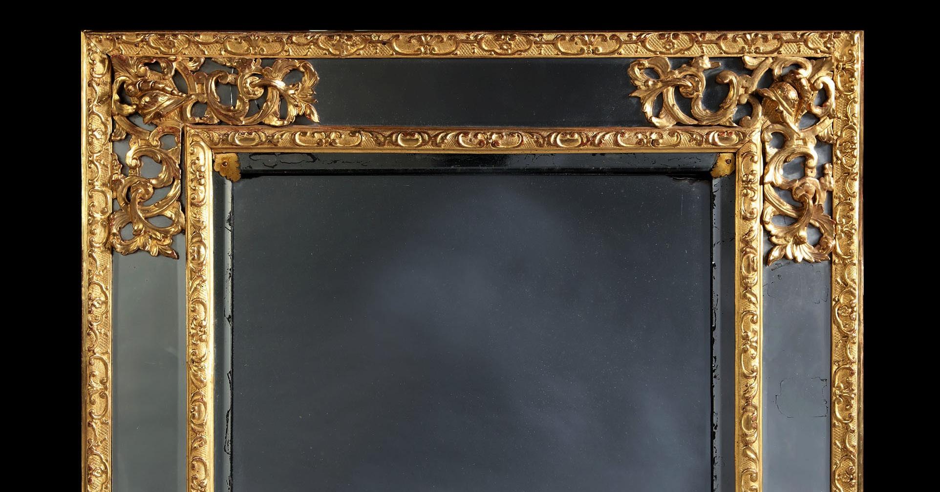 A Late 18th Century French Giltwood Mirror In Good Condition In London, GB