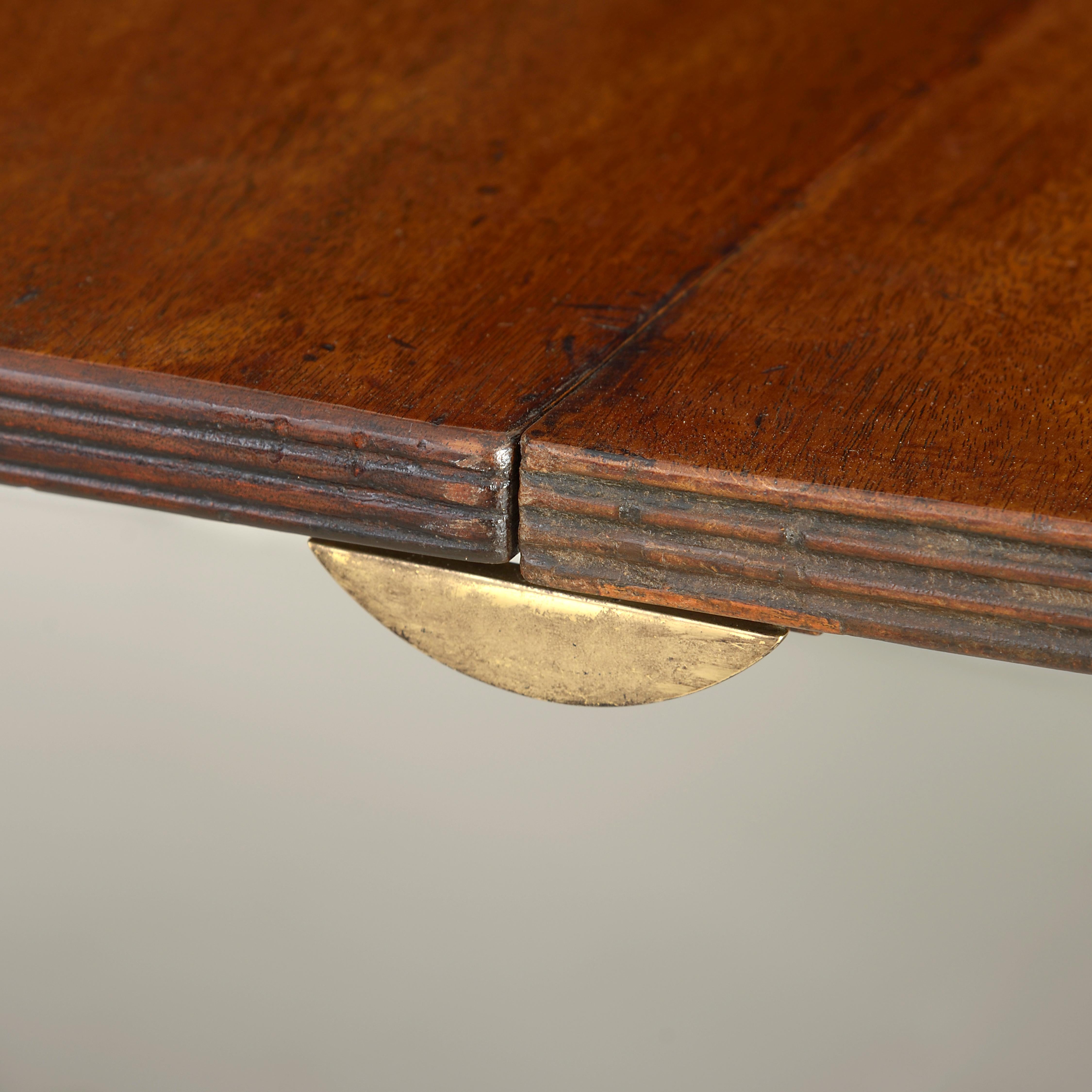 Late 18th Century George III Period Mahogany Dining Table In Good Condition In London, GB
