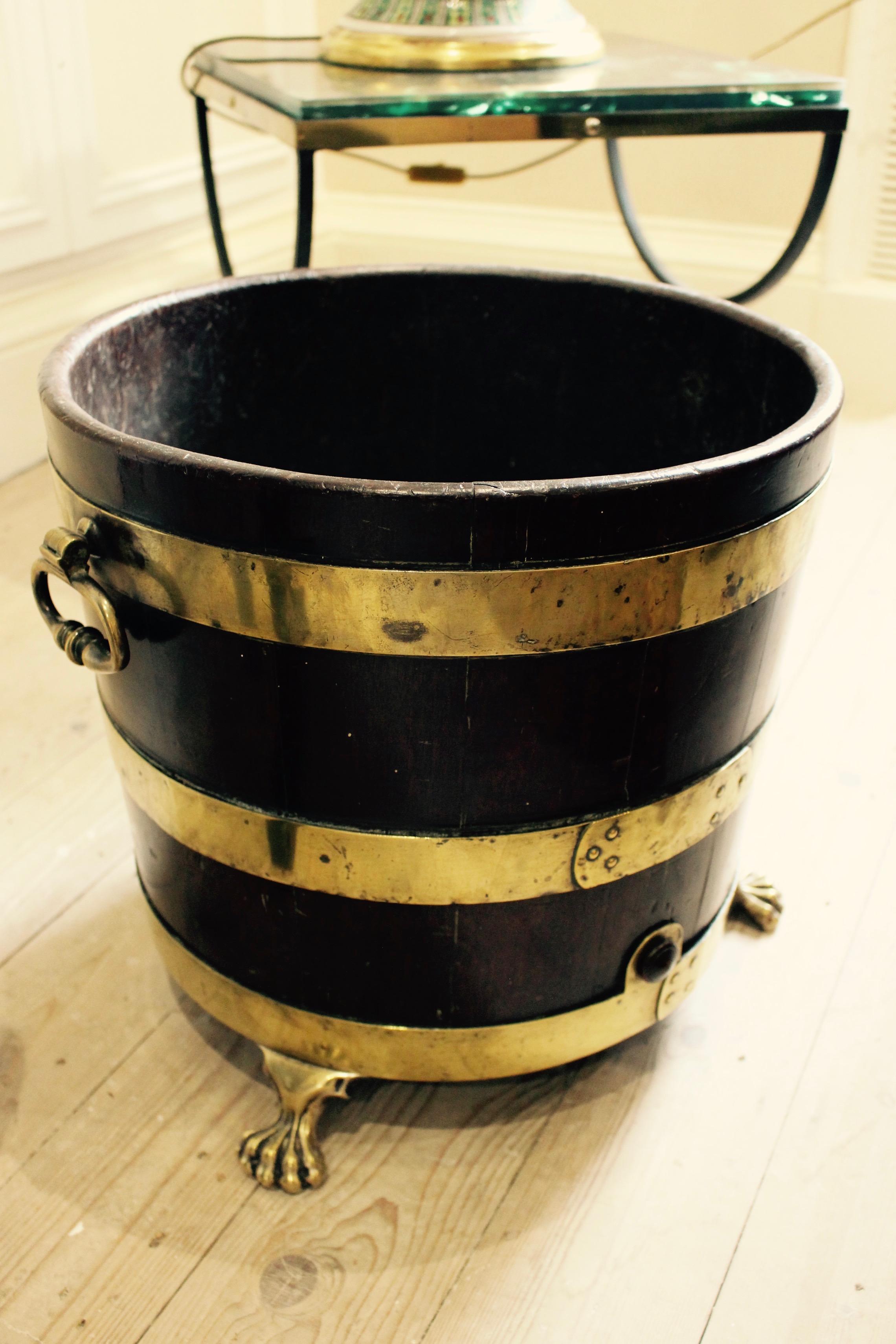 Turned Late 18th Century George III Wine Cistern For Sale