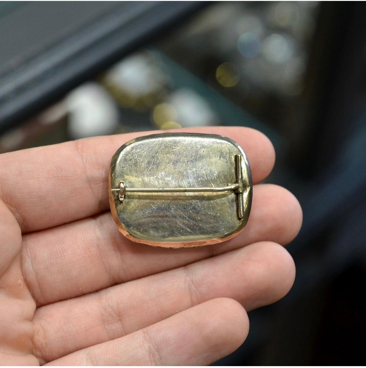 A Late 18th Century Gold Mounted 'Lover’s Eye' Miniature Brooch In Excellent Condition In Firenze, IT