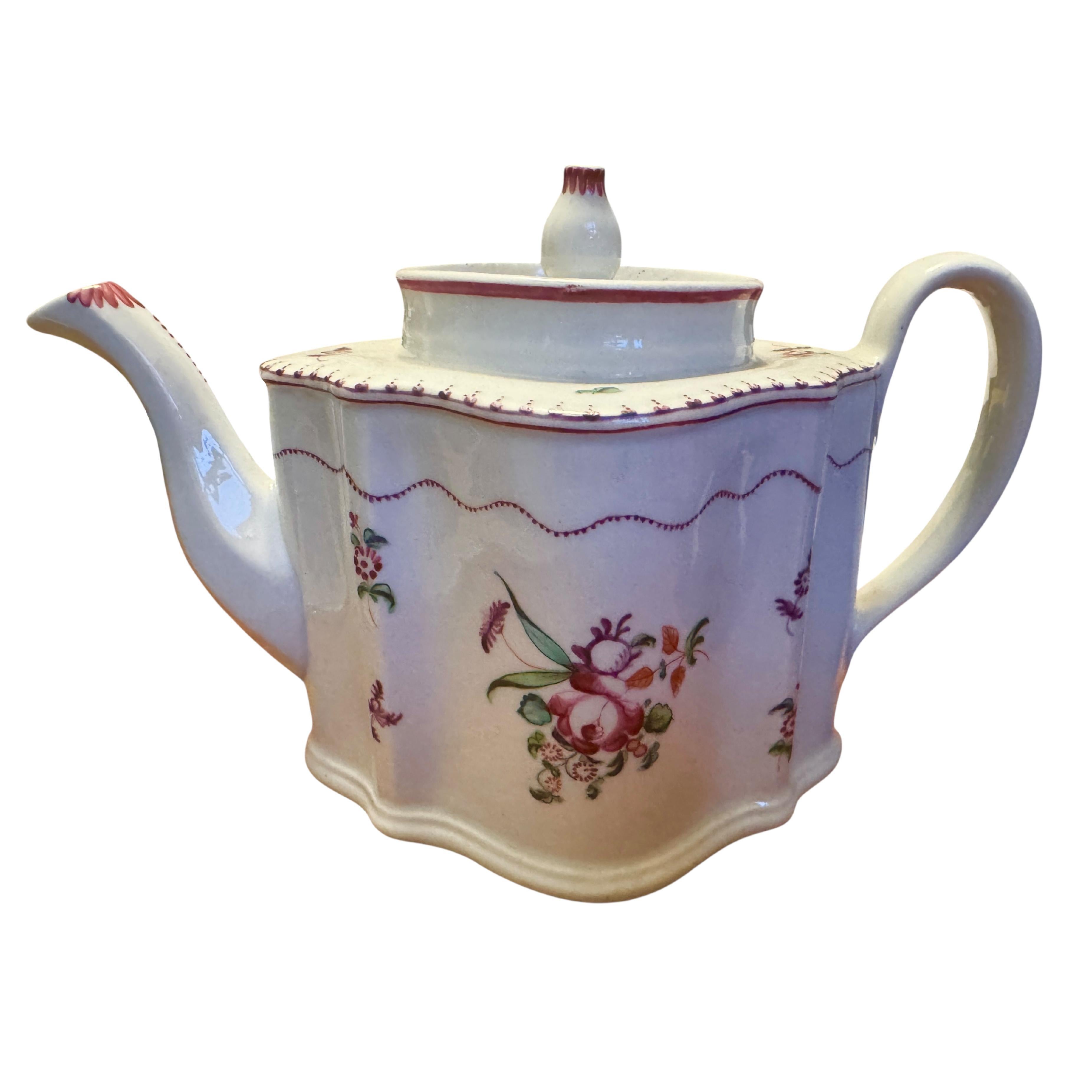 Théière en porcelaine de New Hall de la fin du 18e siècle