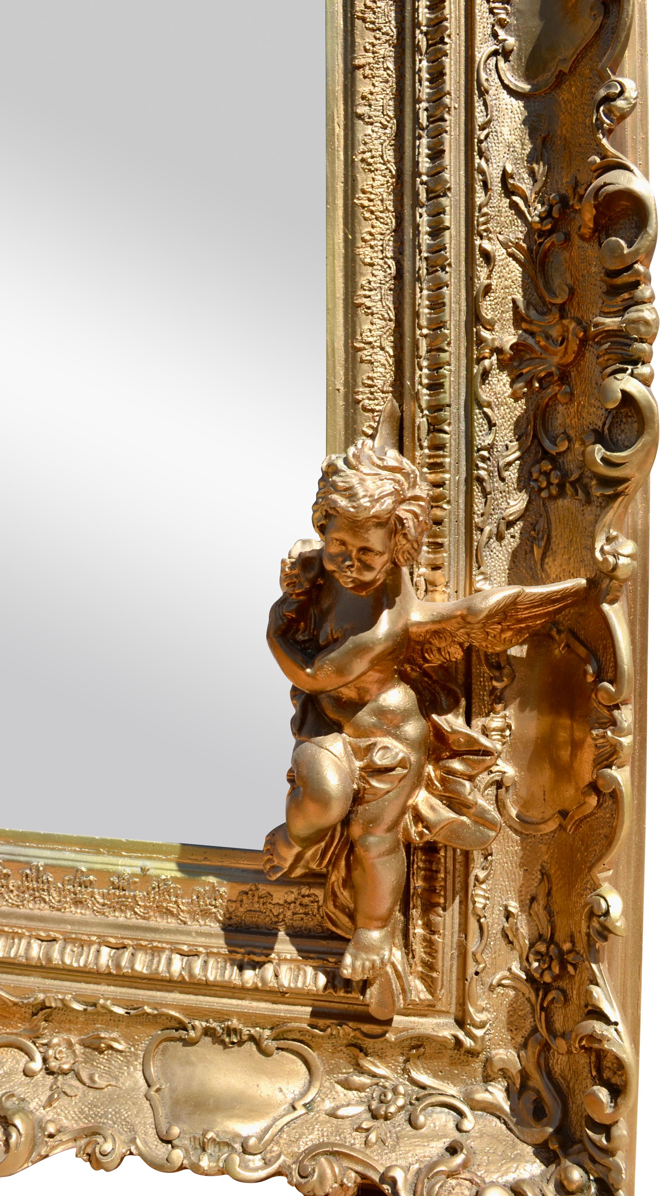 Gerahmter Spiegel im Rokoko-Stil Napoleon III. des späten 19. Jahrhunderts aus vergoldetem Holz und Gesso im Angebot 2