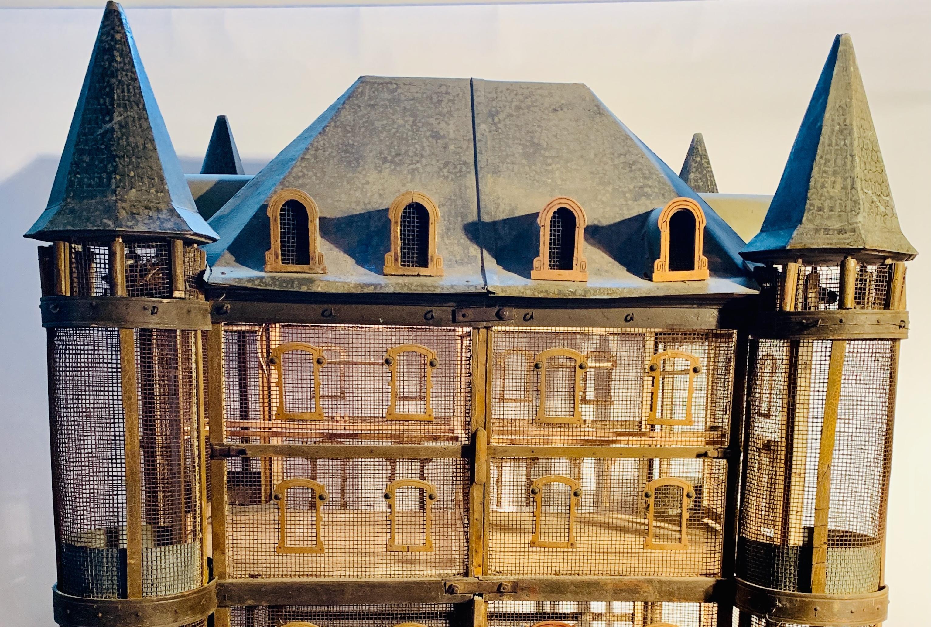 Vogelhaus aus dem späten 19. Jahrhundert im prächtigen Chateaux-Stil (Spätes 19. Jahrhundert) im Angebot