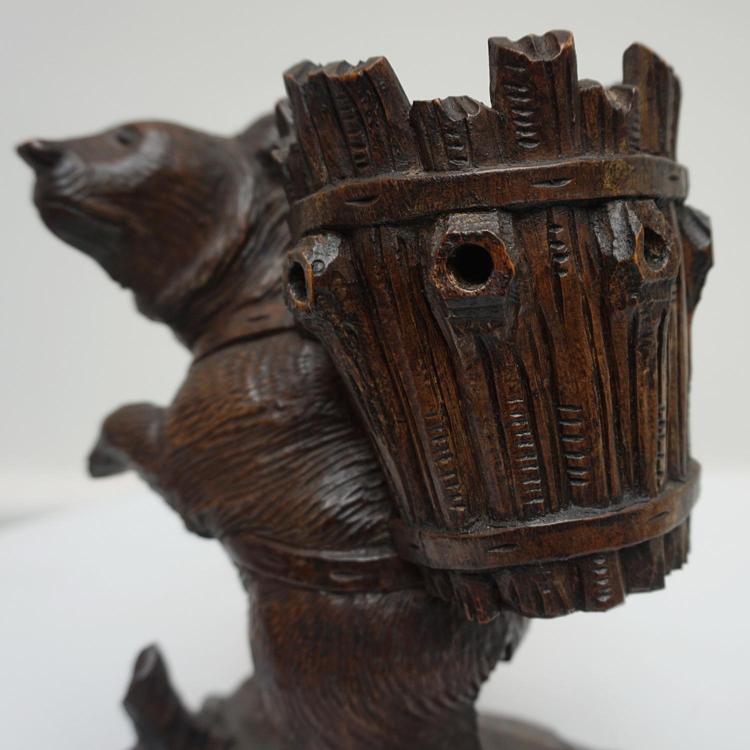 Late 19th Century Black Forest Carved Bear circa 1900 For Sale 5