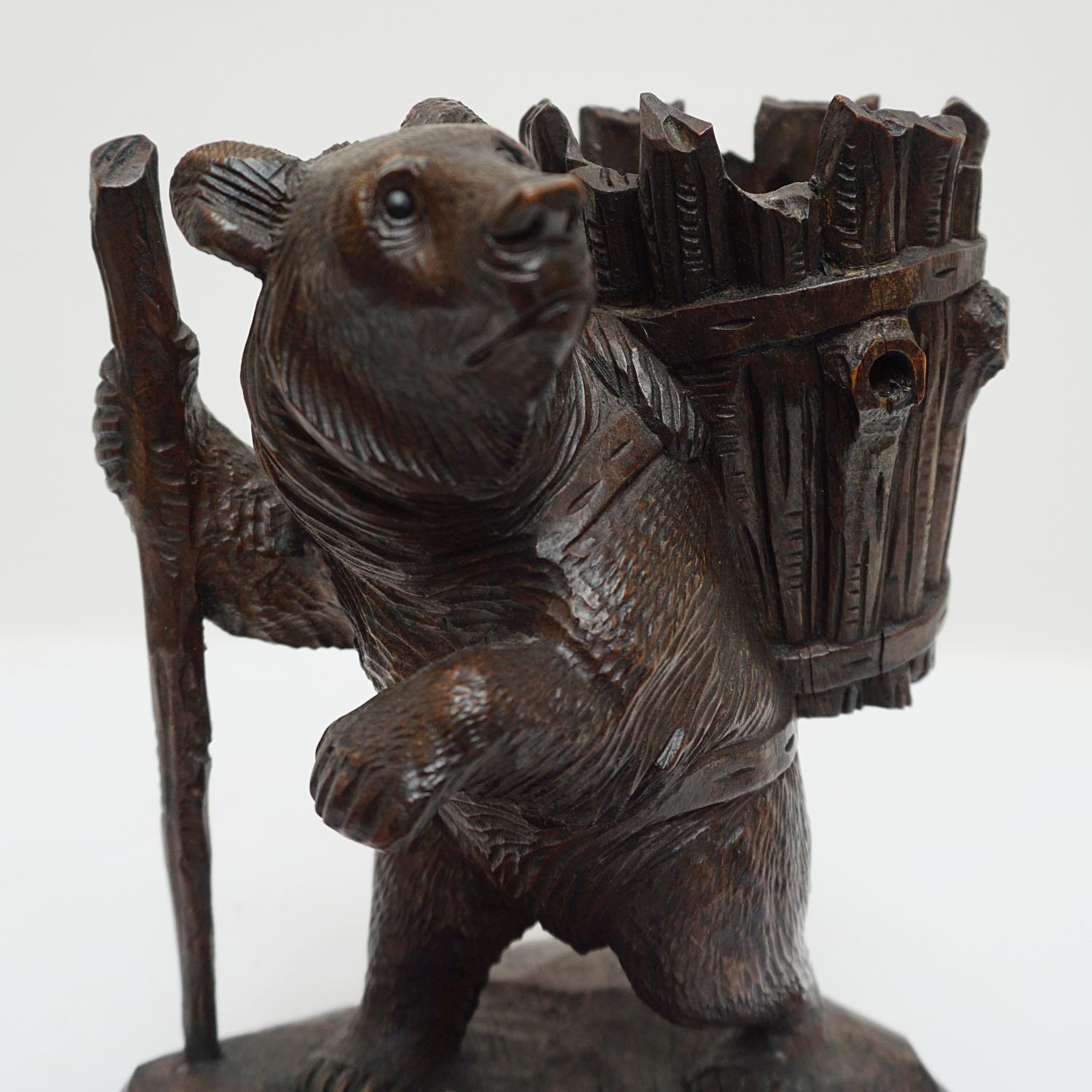Late 19th Century Black Forest Carved Bear circa 1900 For Sale 3