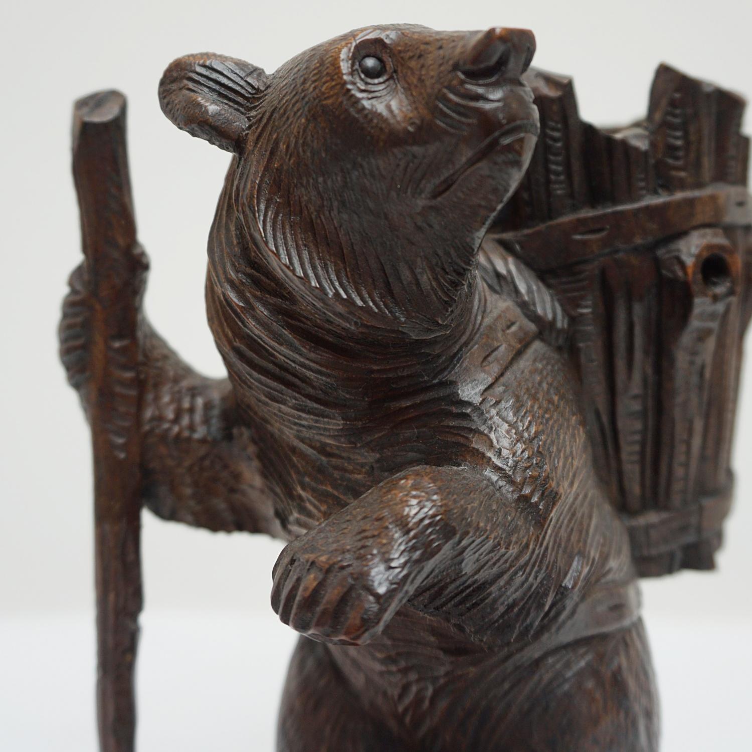 Late 19th Century Black Forest Carved Bear circa 1900 For Sale 4