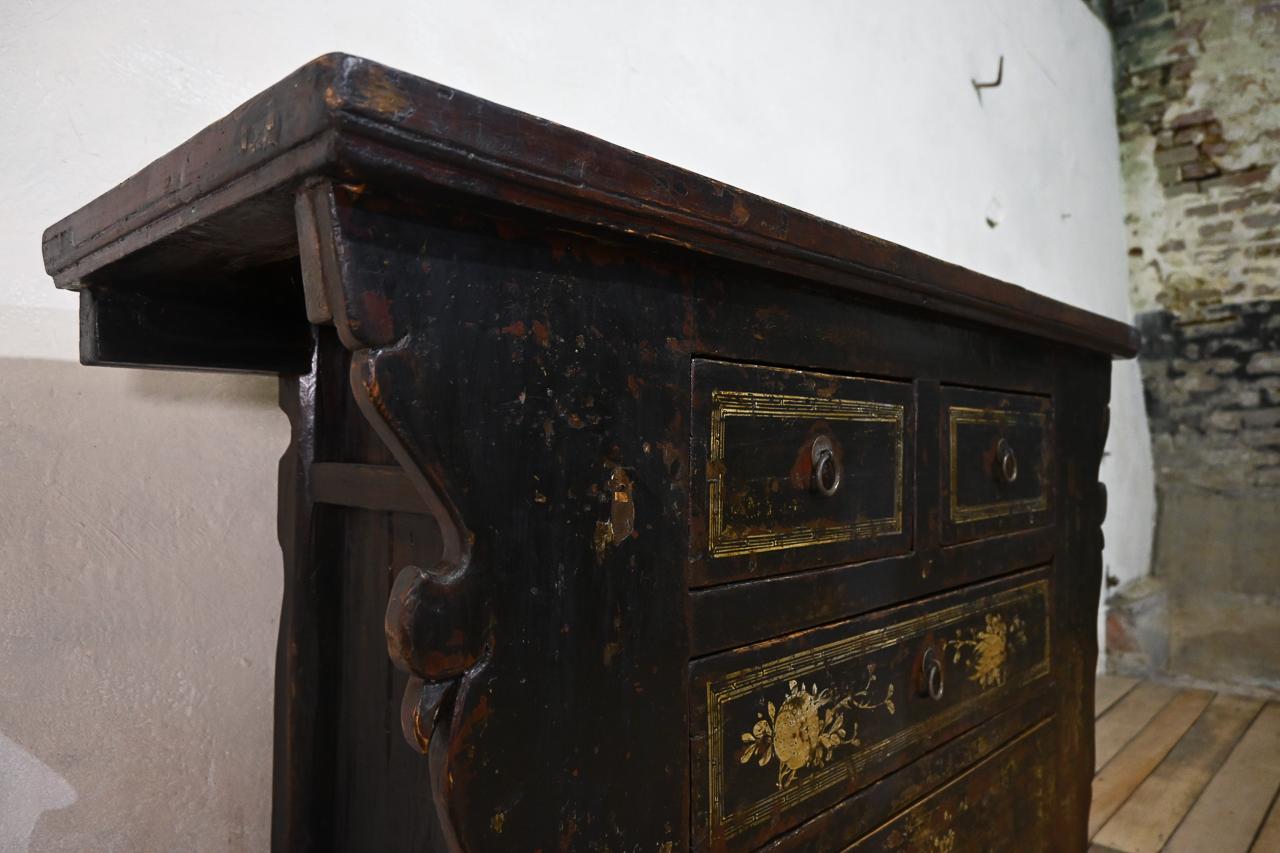 Late 19th Century Black Lacquer Chinese Butterfly Cabinet, Shanxi Sideboard For Sale 1