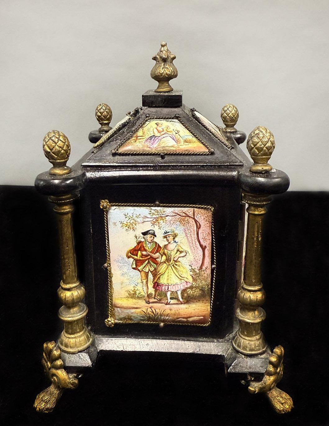 Autrichien Boîte à bijoux en bronze et émail viennois de la fin du XIXe siècle en vente