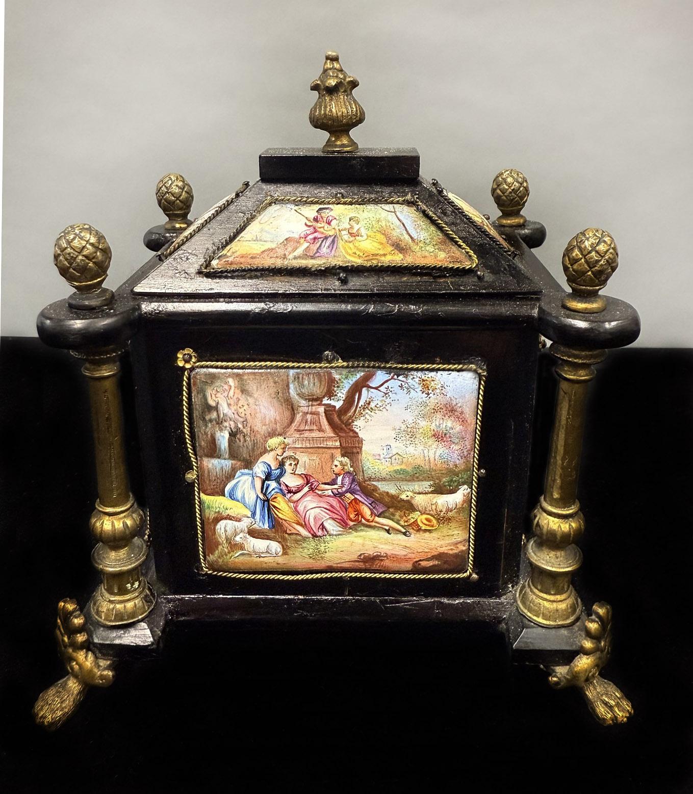 Boîte à bijoux en bronze et émail viennois de la fin du XIXe siècle État moyen - En vente à Long Island City, NY