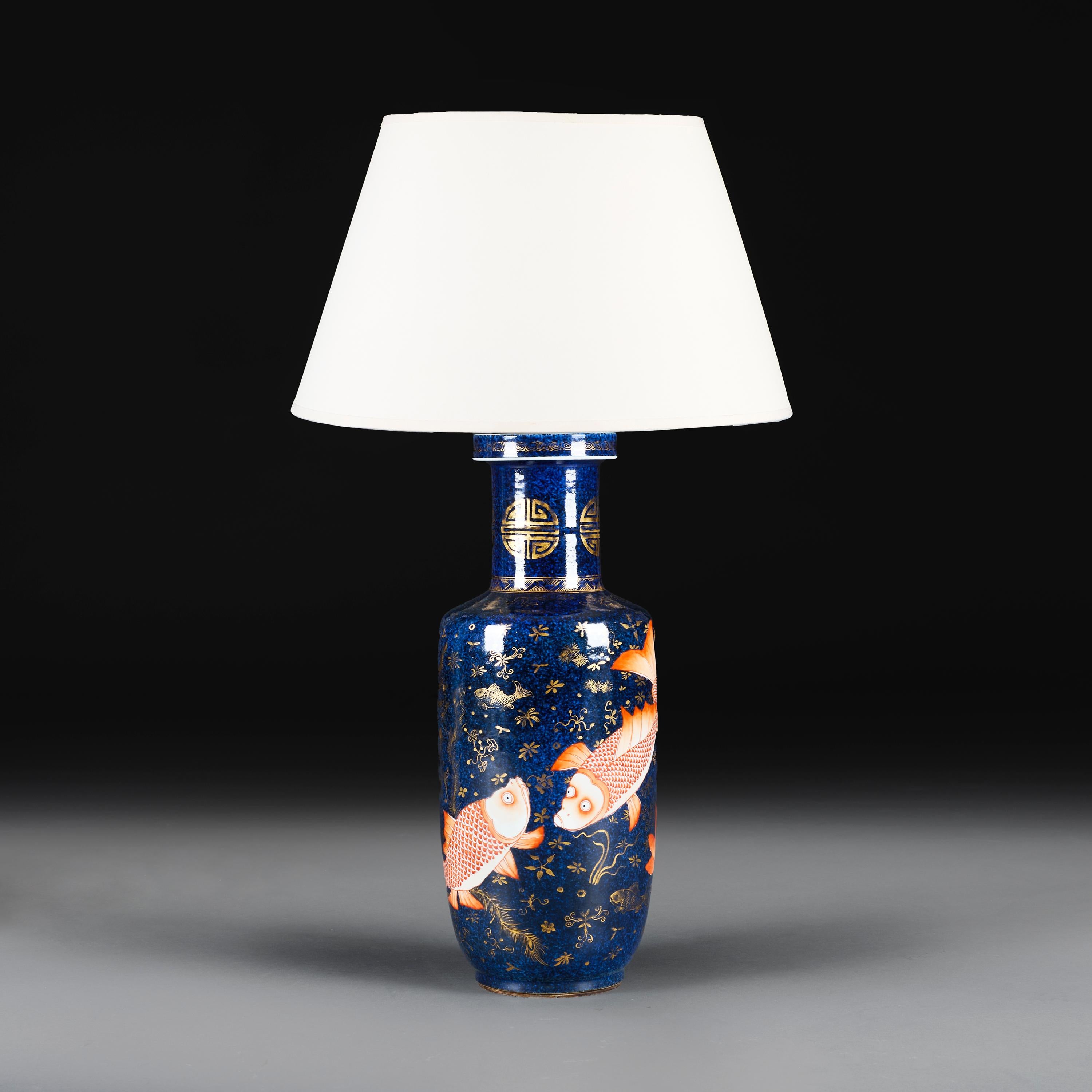 XIXe siècle Vase à carpes Rouleau bleu de Chine de la fin du 19e siècle en vente
