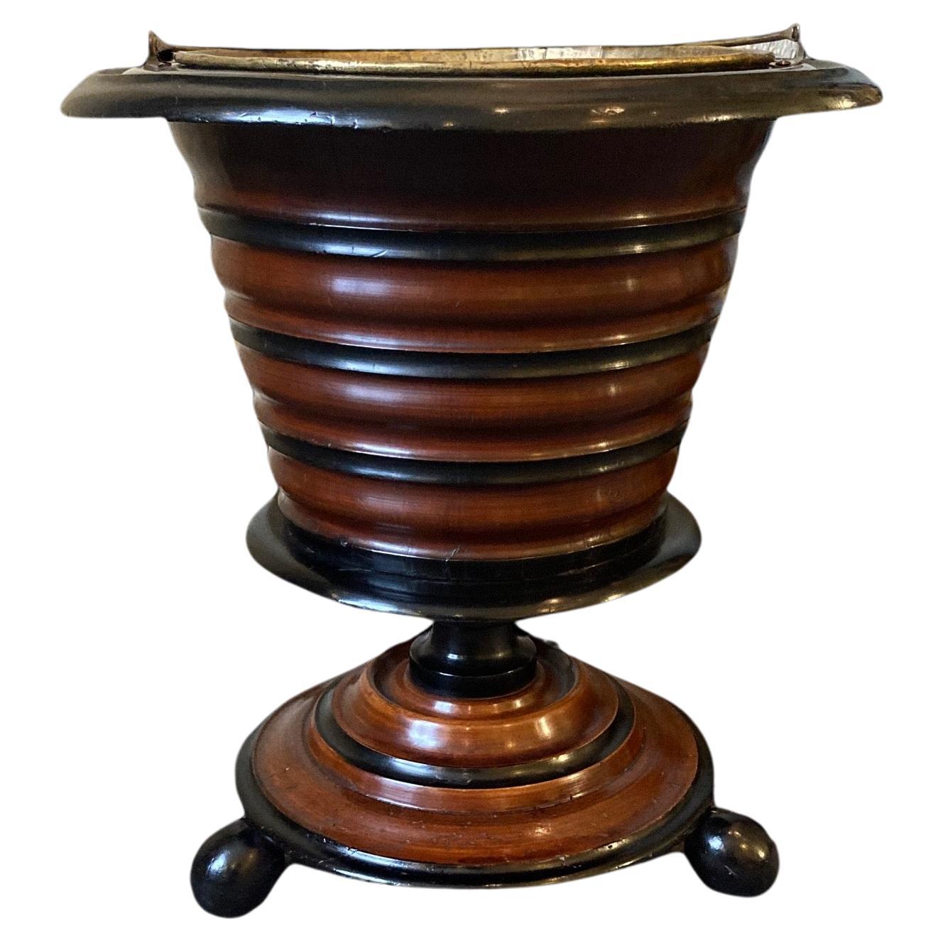 A late 19th Century fireside peat bucket For Sale