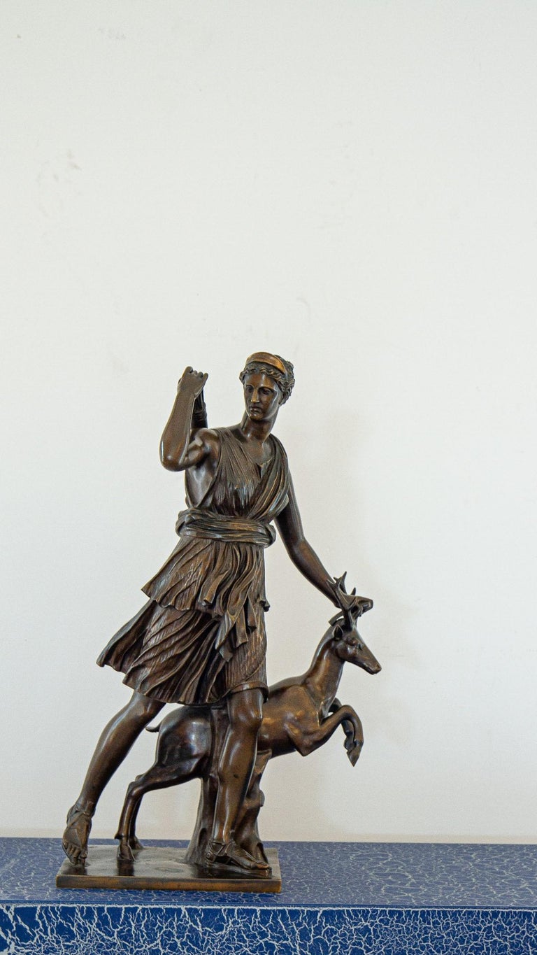Französische Bronzefigur der Diana der Jägerin aus dem späten 19. Jahrhundert im Angebot bei 1stDibs