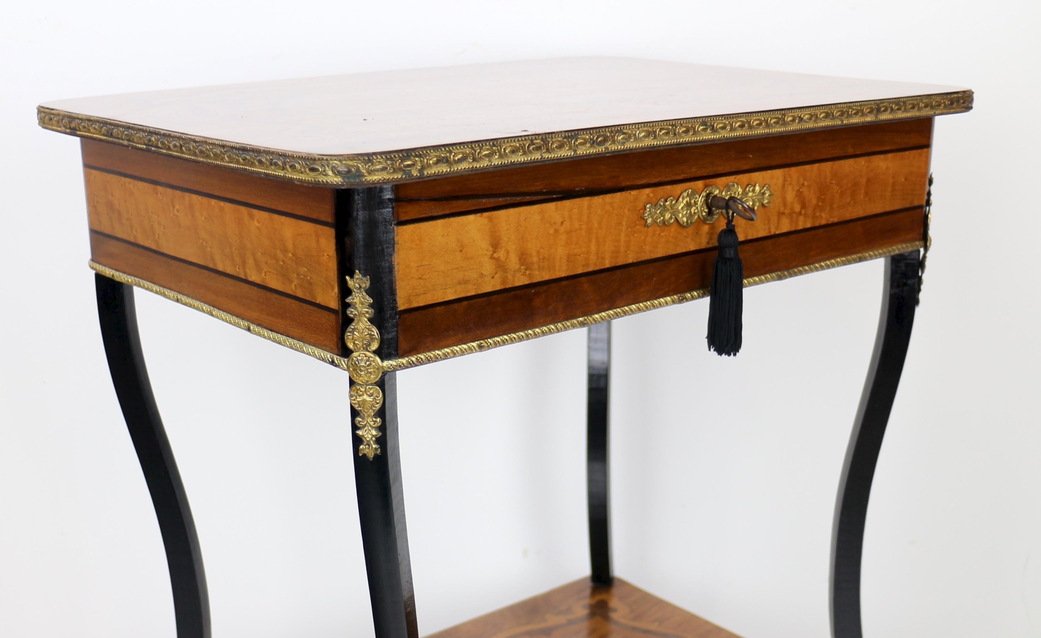 Ein französischer Poudreuse- oder Arbeitstisch aus dem späten 19. Jahrhundert unter Napoleon III. im Angebot 4