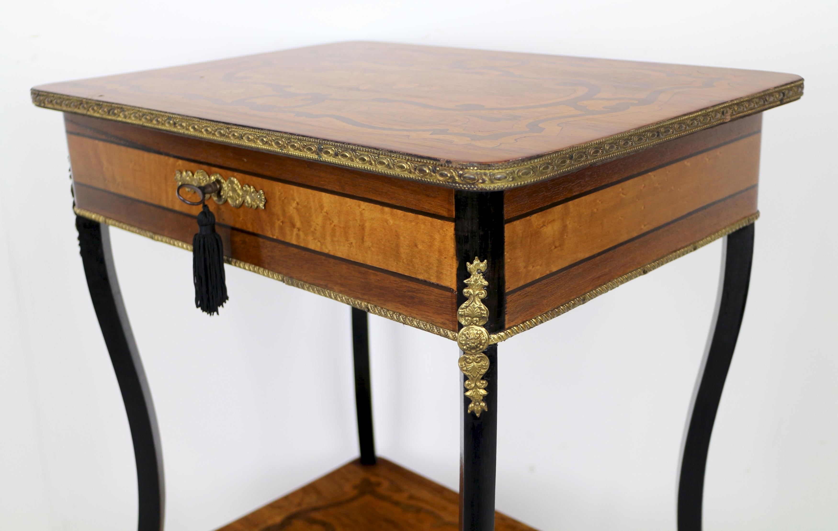 Ein französischer Poudreuse- oder Arbeitstisch aus dem späten 19. Jahrhundert unter Napoleon III. im Angebot 7