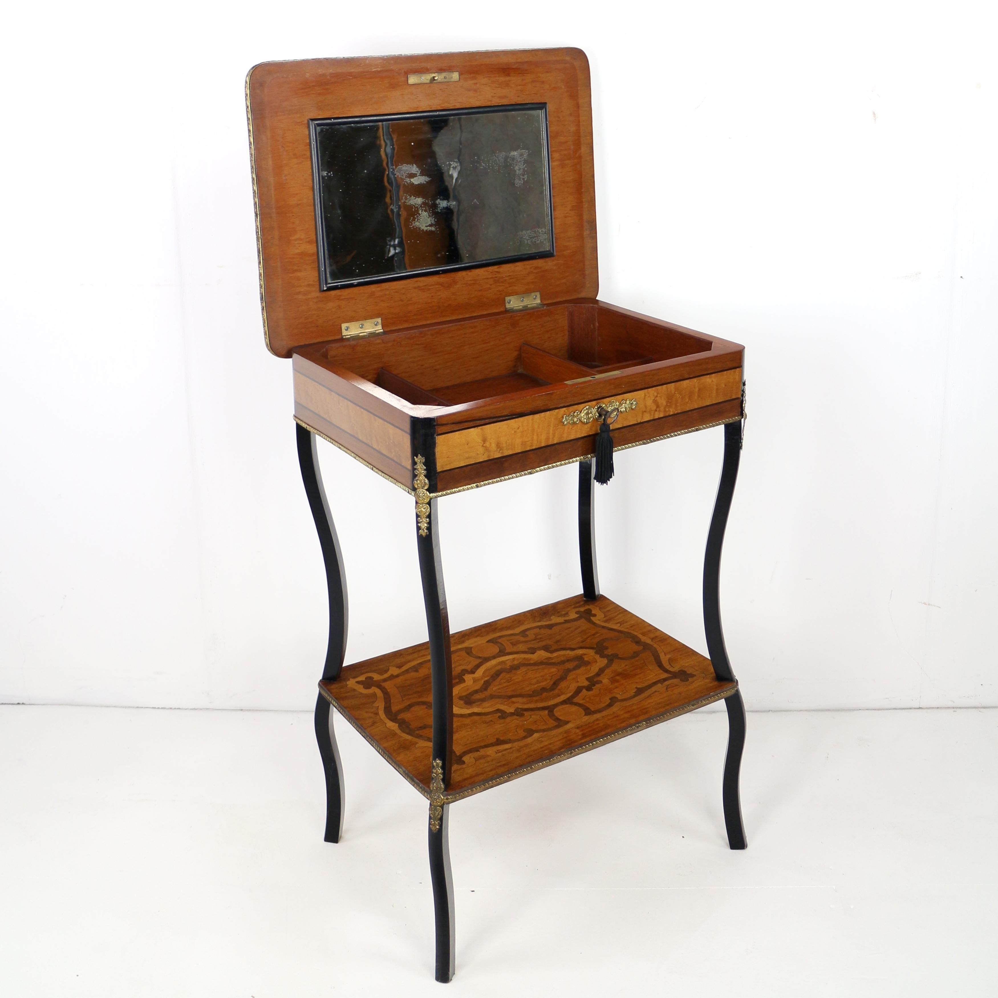 Ein französischer Poudreuse- oder Arbeitstisch aus dem späten 19. Jahrhundert unter Napoleon III. im Angebot 10