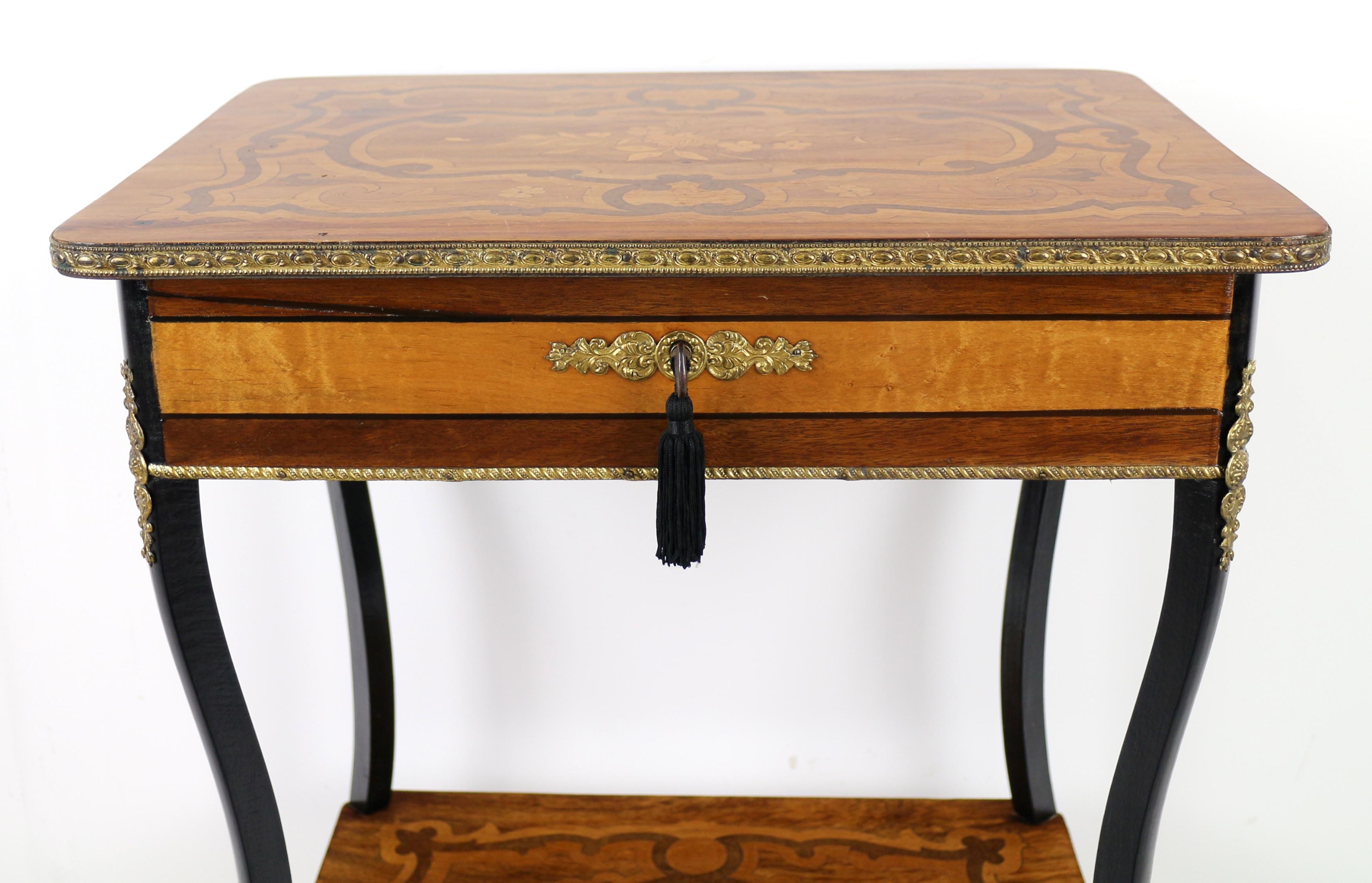 Ein französischer Poudreuse- oder Arbeitstisch aus dem späten 19. Jahrhundert unter Napoleon III. im Zustand „Gut“ im Angebot in Glasgow, GB