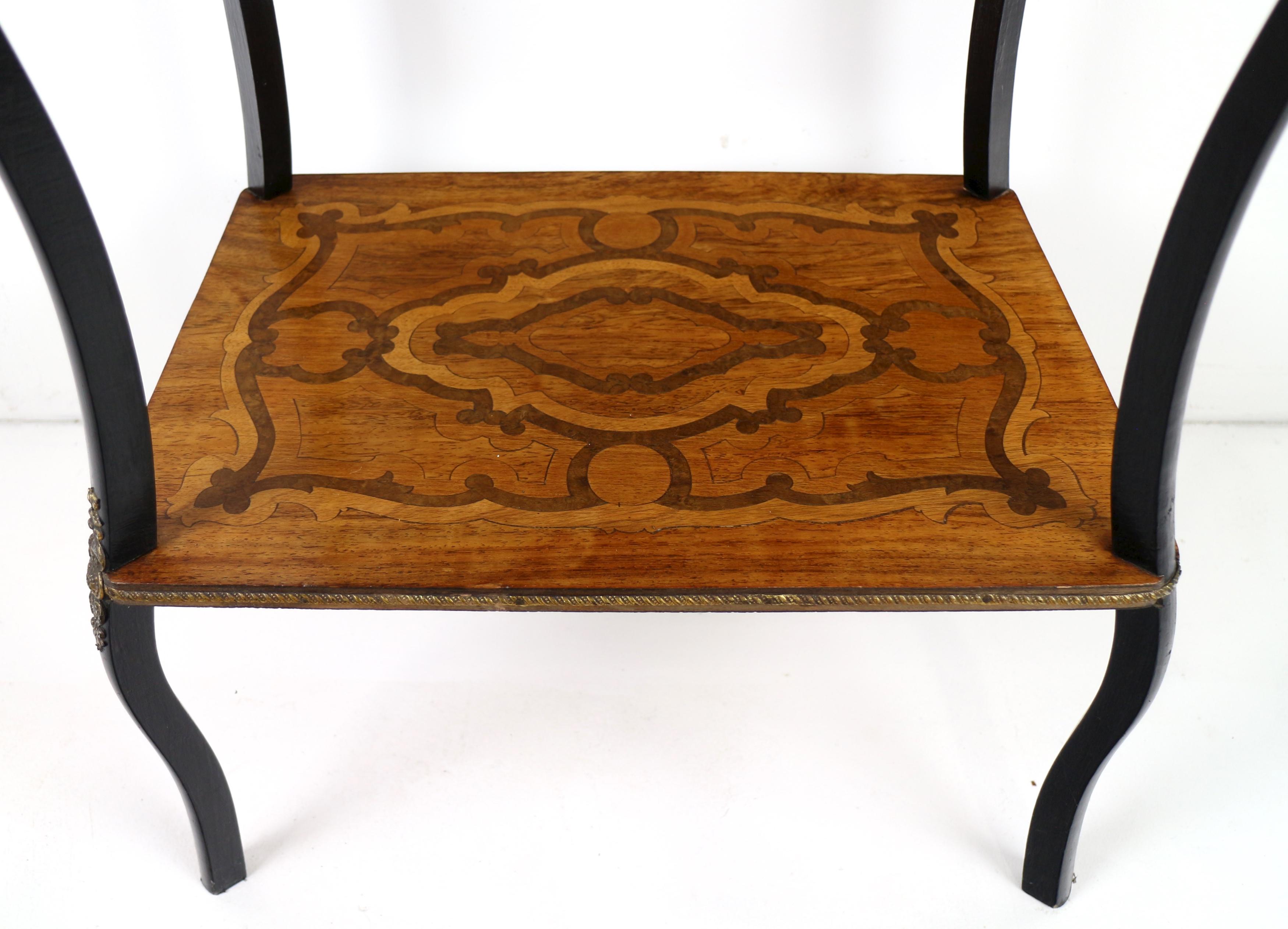 Ein französischer Poudreuse- oder Arbeitstisch aus dem späten 19. Jahrhundert unter Napoleon III. im Angebot 1