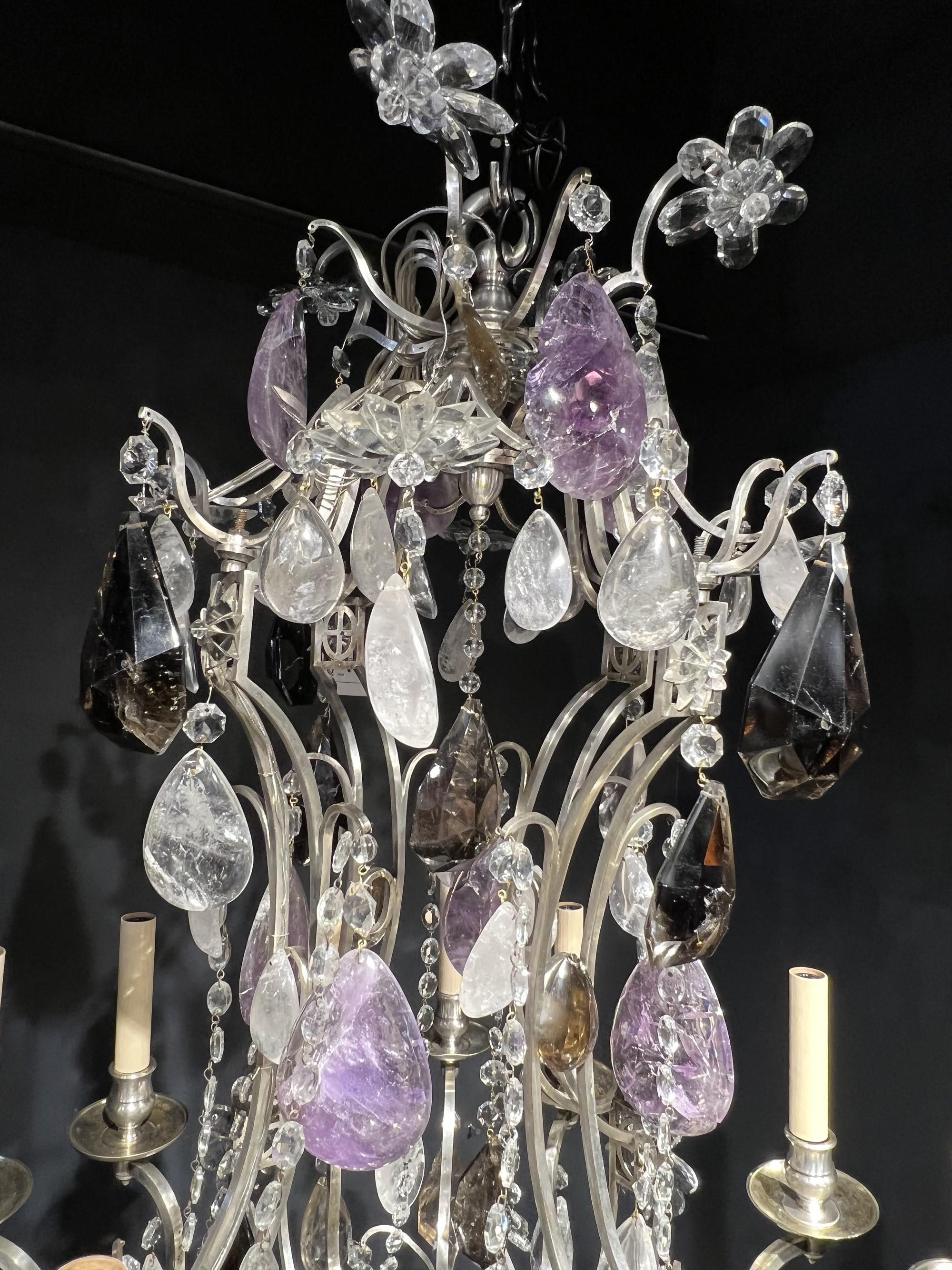 Stile provenzale Lampadario francese del 1900 placcato in argento con cristalli di rocca e ametista in vendita