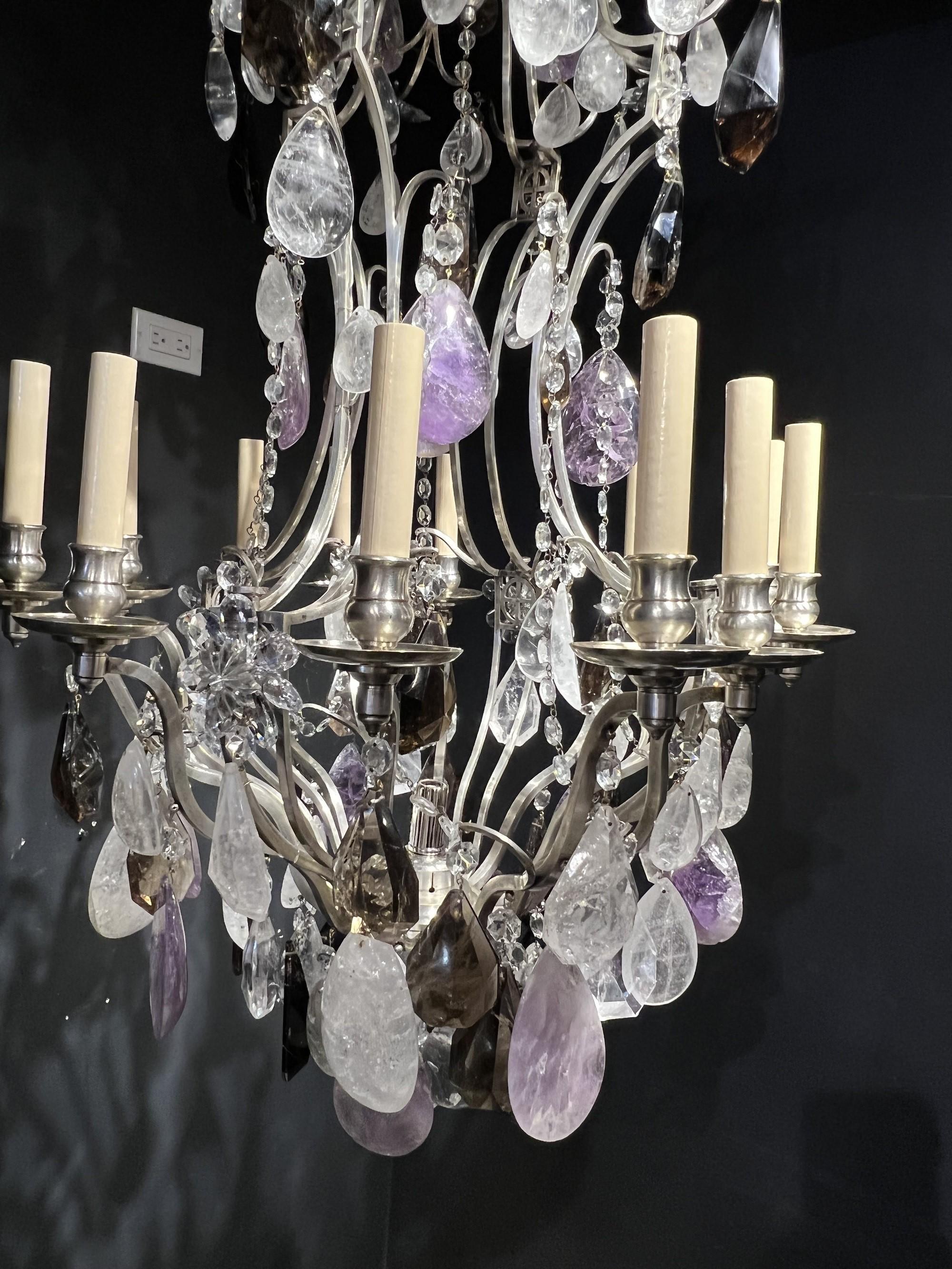 Argentato Lampadario francese del 1900 placcato in argento con cristalli di rocca e ametista in vendita