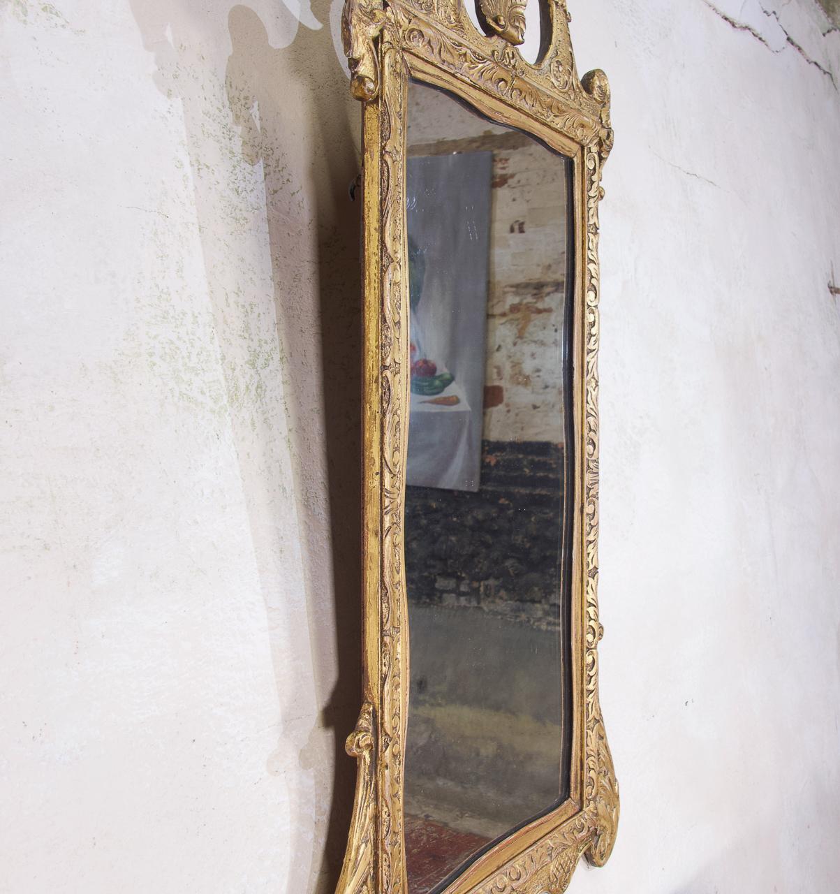 Miroir mural en bois doré de la fin du XIXe siècle de style George II en vente 4