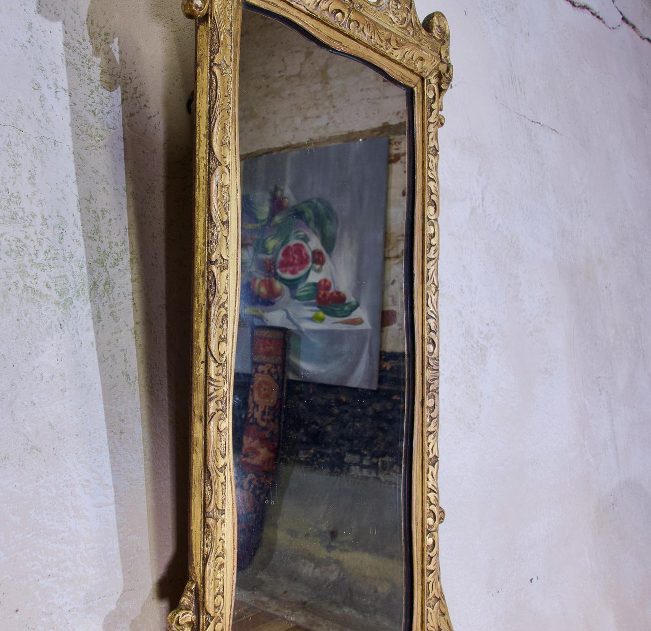 Anglais Miroir mural en bois doré de la fin du XIXe siècle de style George II en vente