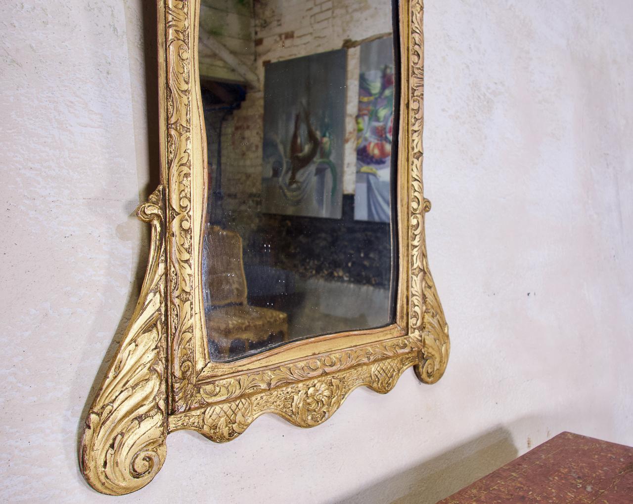 Miroir mural en bois doré de la fin du XIXe siècle de style George II en vente 1