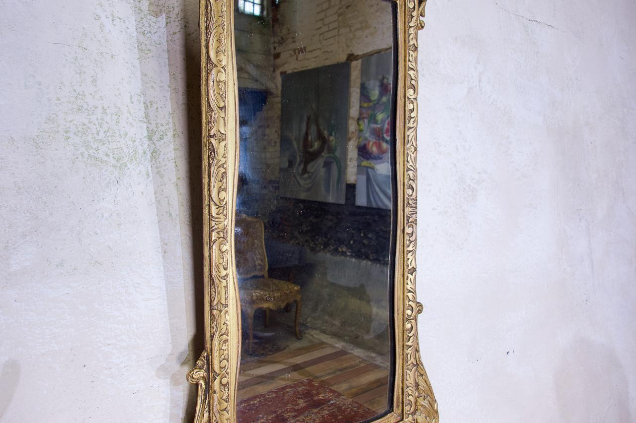 Miroir mural en bois doré de la fin du XIXe siècle de style George II en vente 2