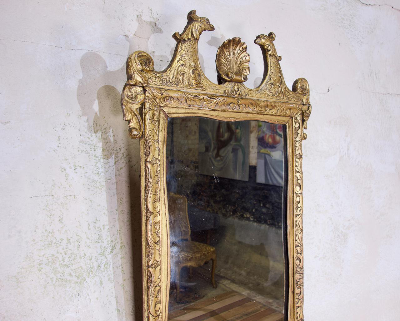 Miroir mural en bois doré de la fin du XIXe siècle de style George II en vente 3