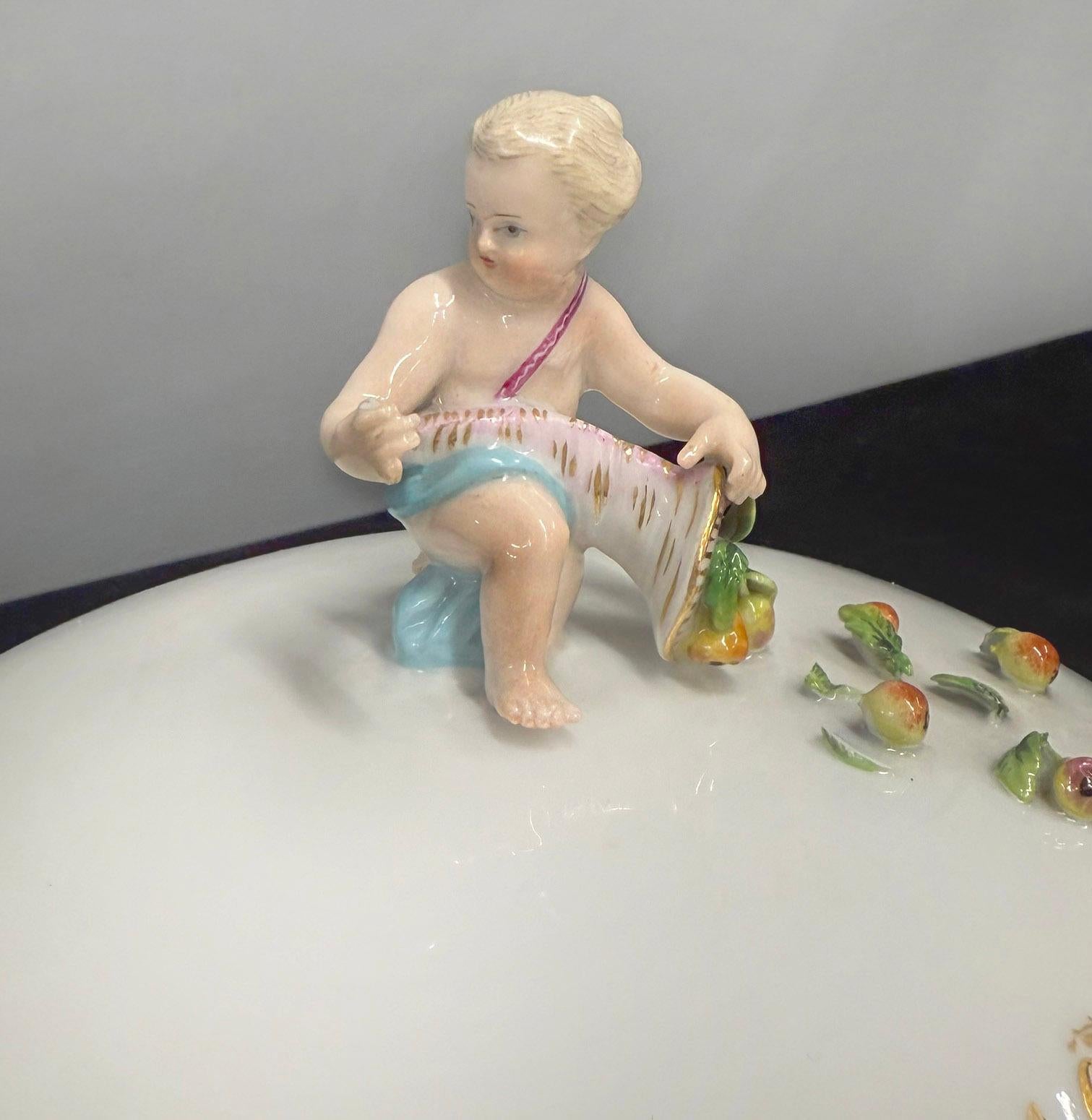 Belle Époque Soupière / Centre de table en porcelaine Meissen allemande de la fin du 19e siècle en vente