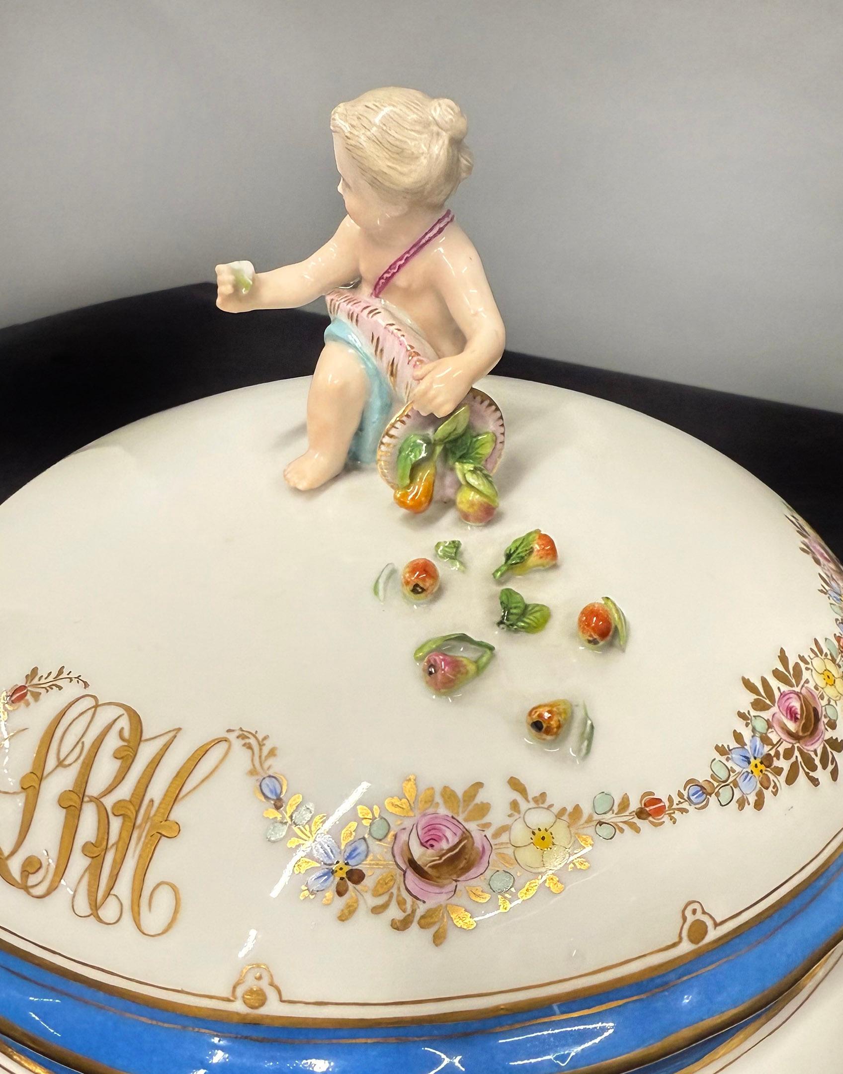 Allemand Soupière / Centre de table en porcelaine Meissen allemande de la fin du 19e siècle en vente