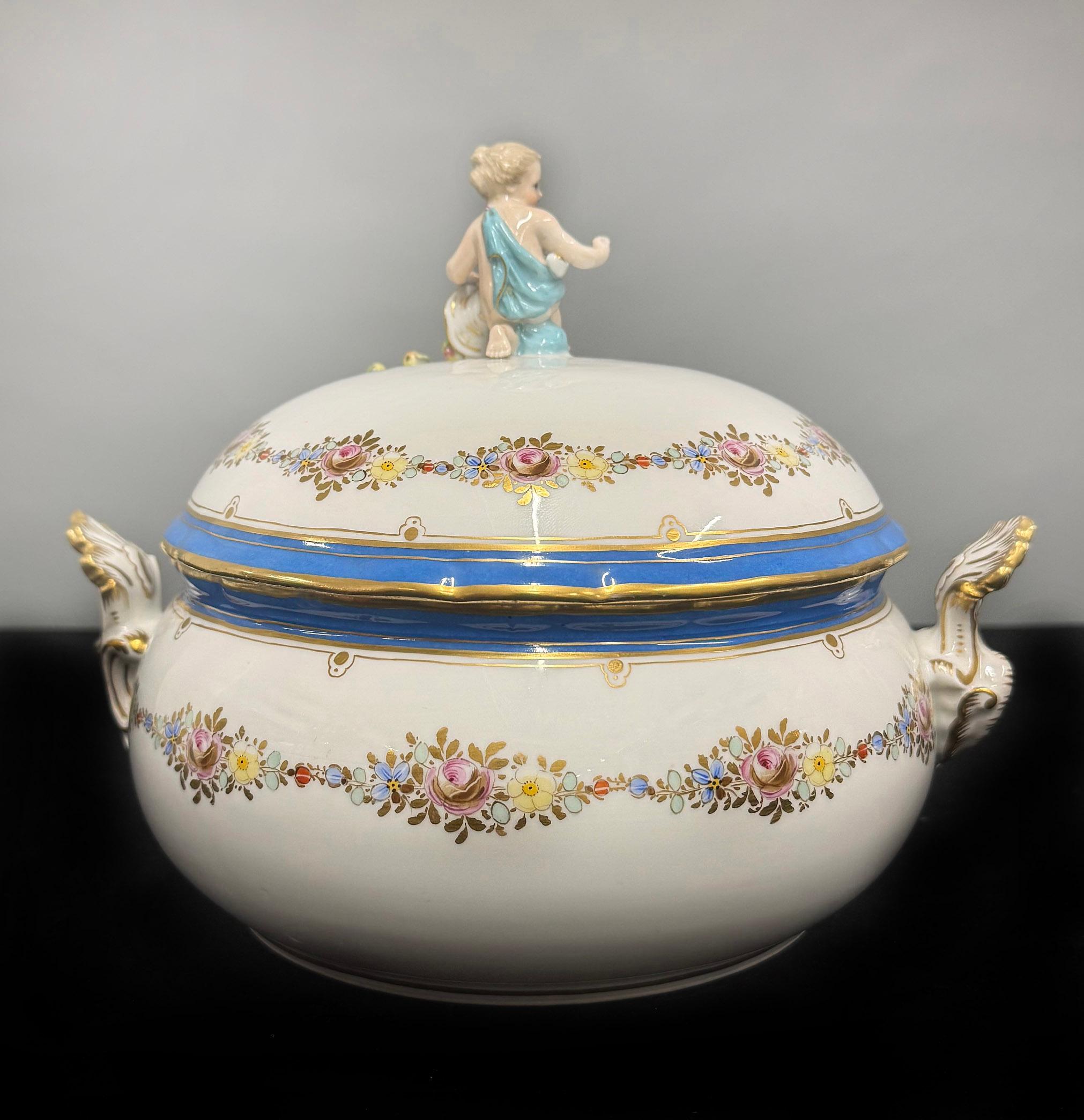Soupière / Centre de table en porcelaine Meissen allemande de la fin du 19e siècle Bon état - En vente à Long Island City, NY