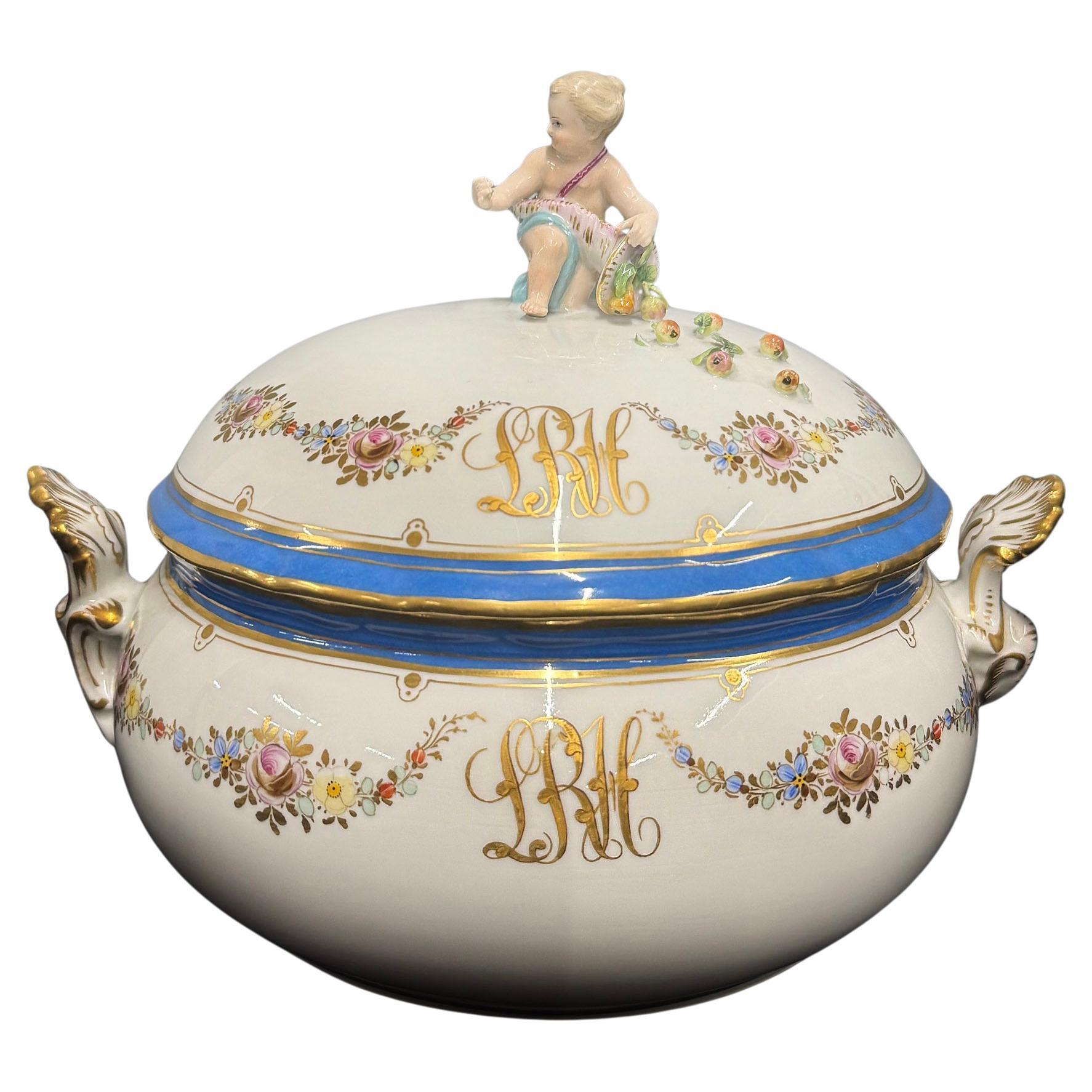 A Late 19th Century German Meissen Porcelain Soup Tureen / Centerpiece