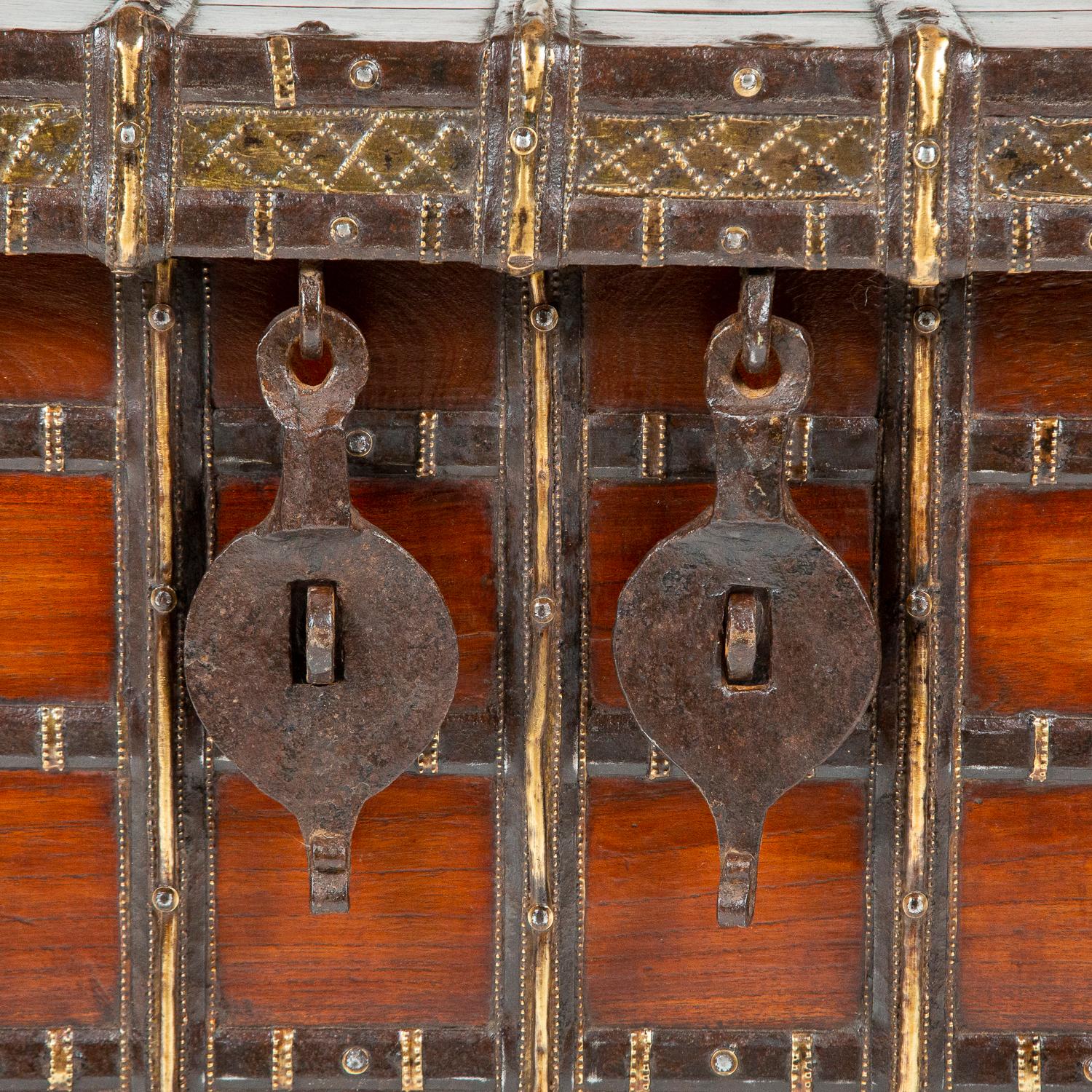 Late 19th Century Iron Bound Teak Haveli Trunk In Good Condition For Sale In London, GB