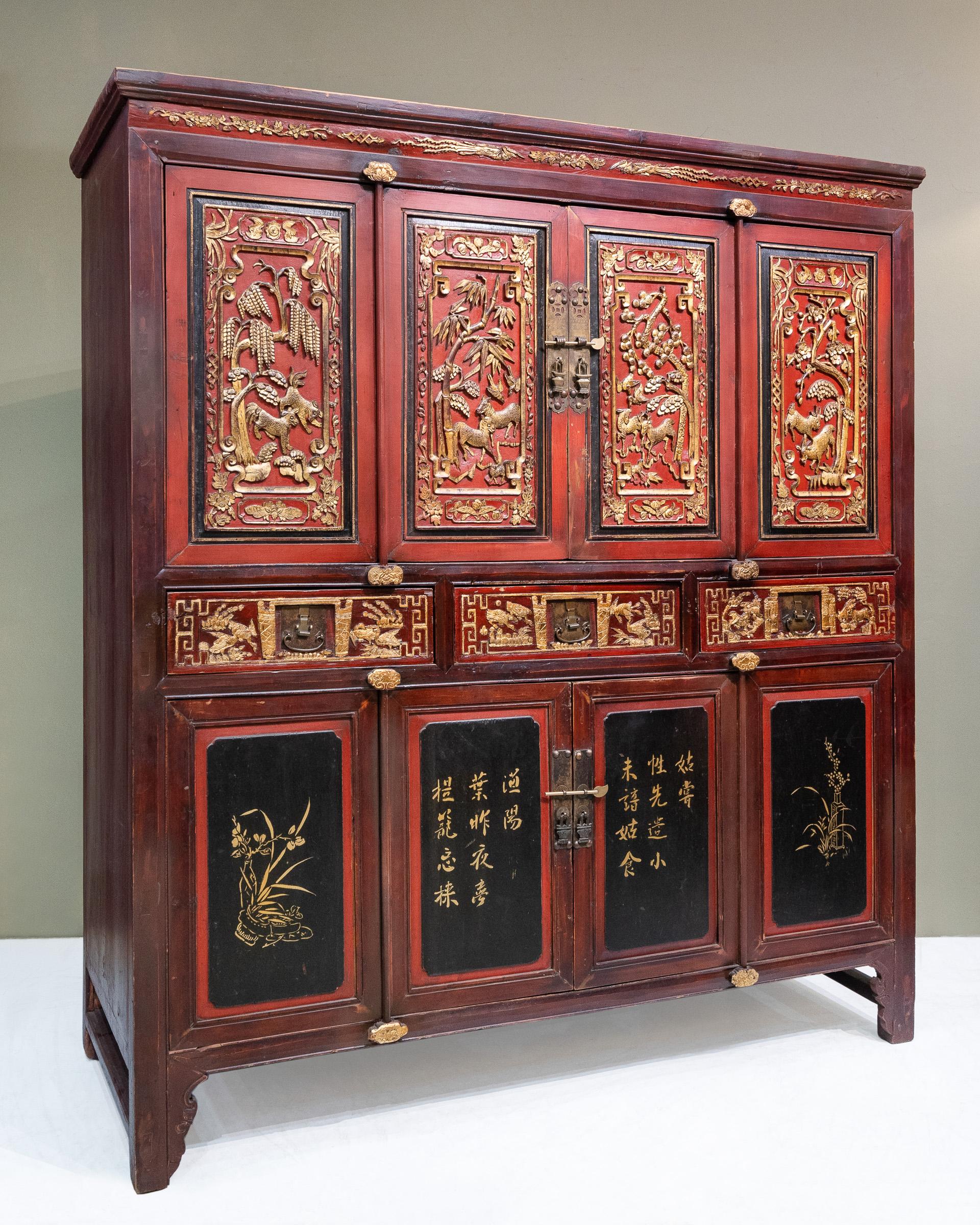 Qing Grand meuble sculpté de la fin du XIXe siècle provenant de Dong Yang, Zhejiang, Chine en vente