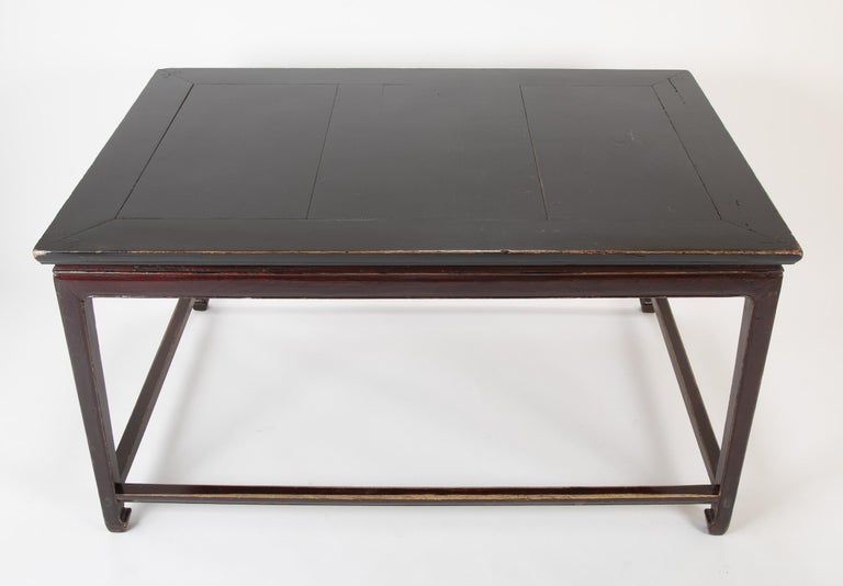 Early 20th Century Large Chinese Black Lacquered Center Table For Sale 1