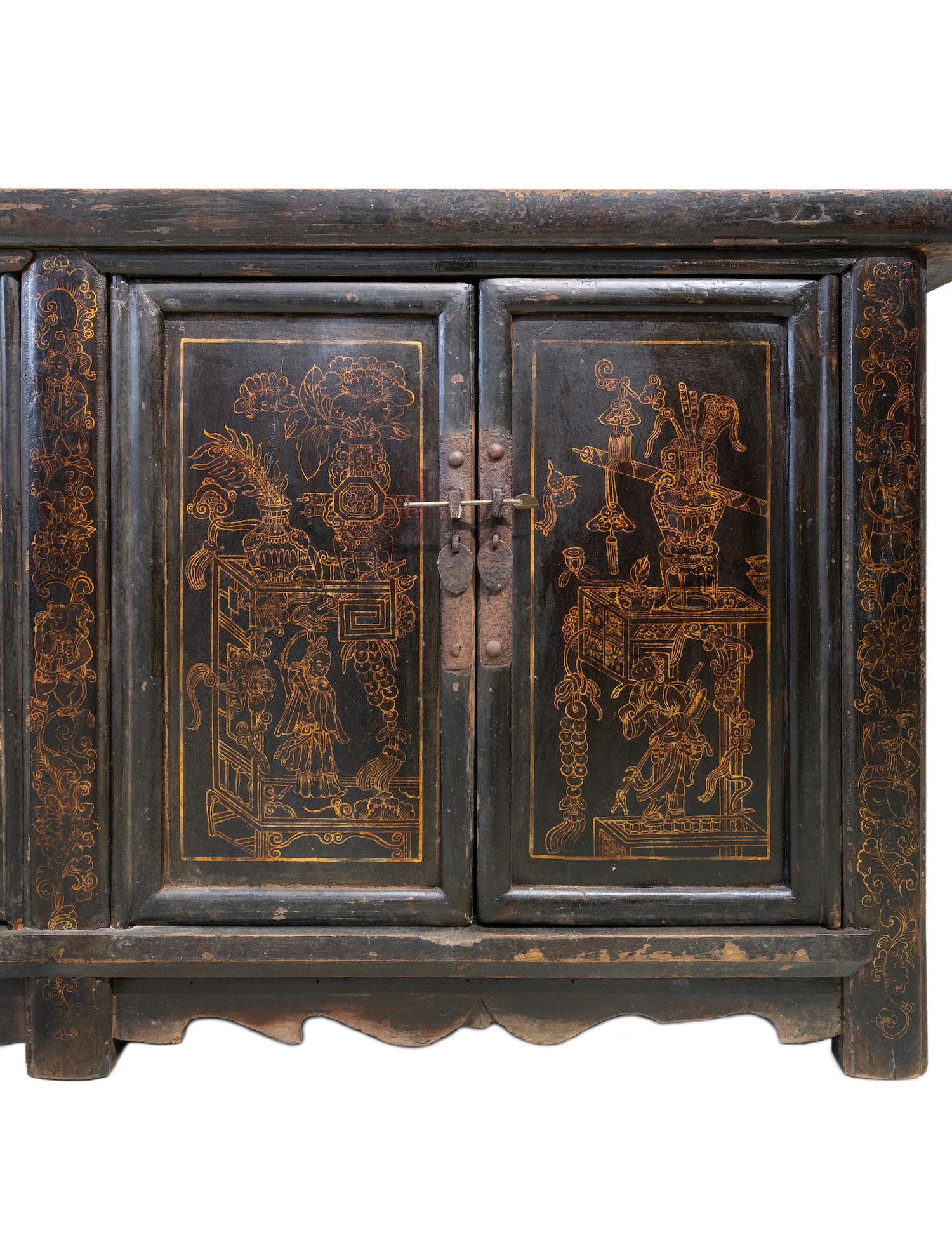 Late 19th Century Long Black Lacquered Sideboard from Shanxi, China In Good Condition In Singapore, SG