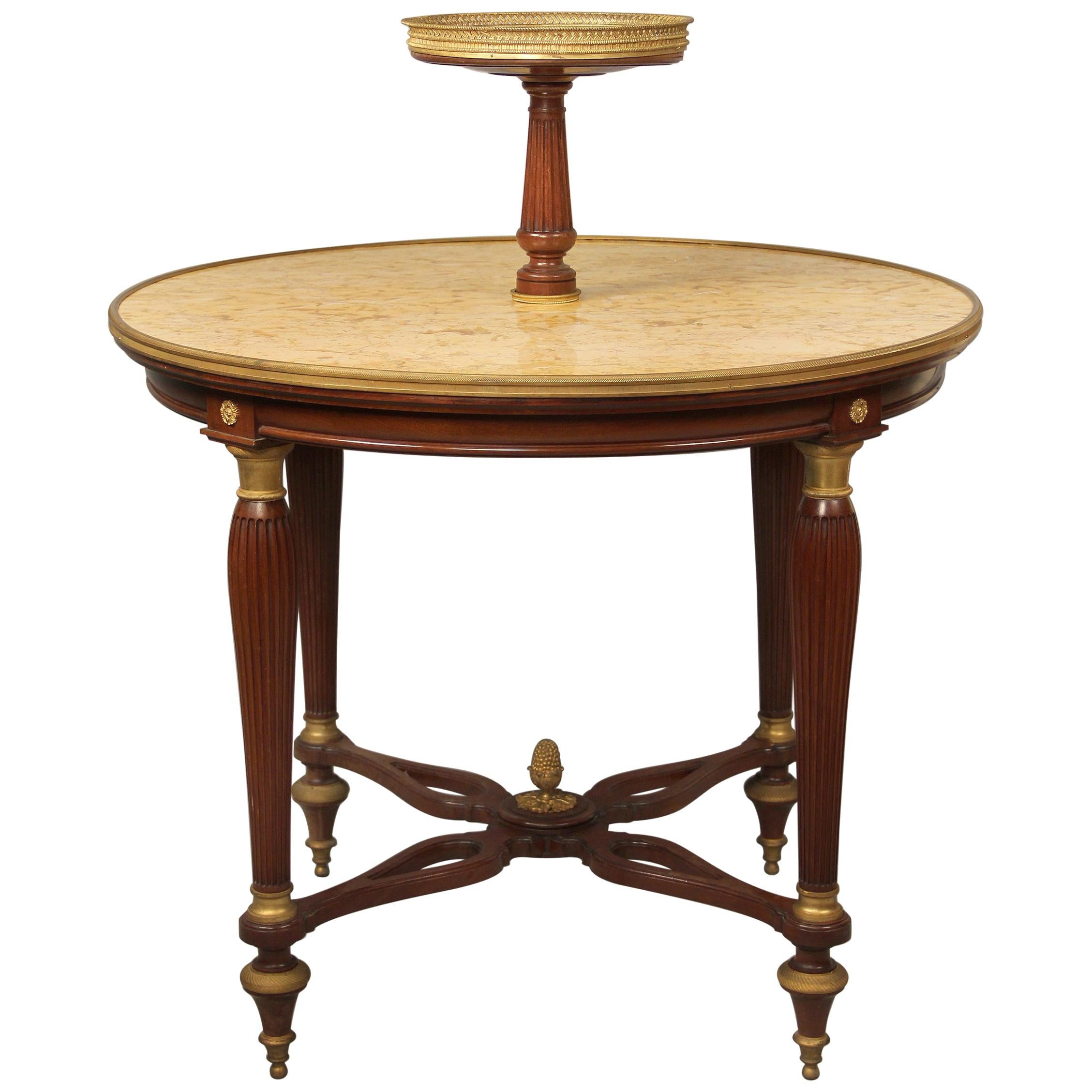 Table à pâtisserie à deux niveaux de style Louis XVI de la fin du XIXe siècle, montée sur bronze doré