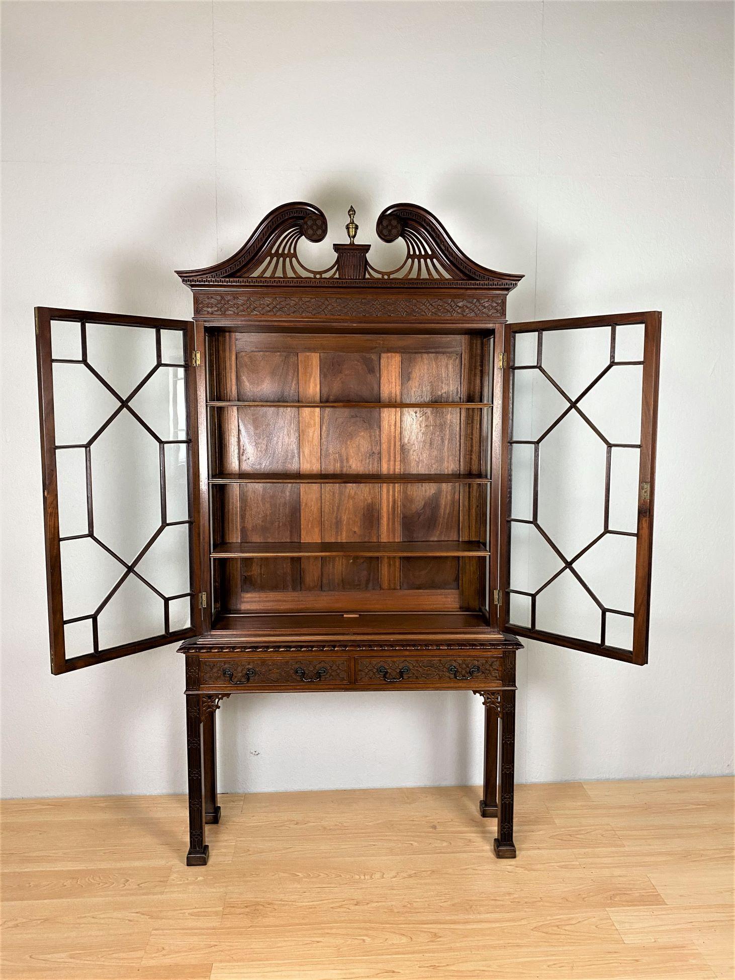 Chinese Chippendale Late 19th Century Mahogany Display Cabinet in the Chippendale Style For Sale