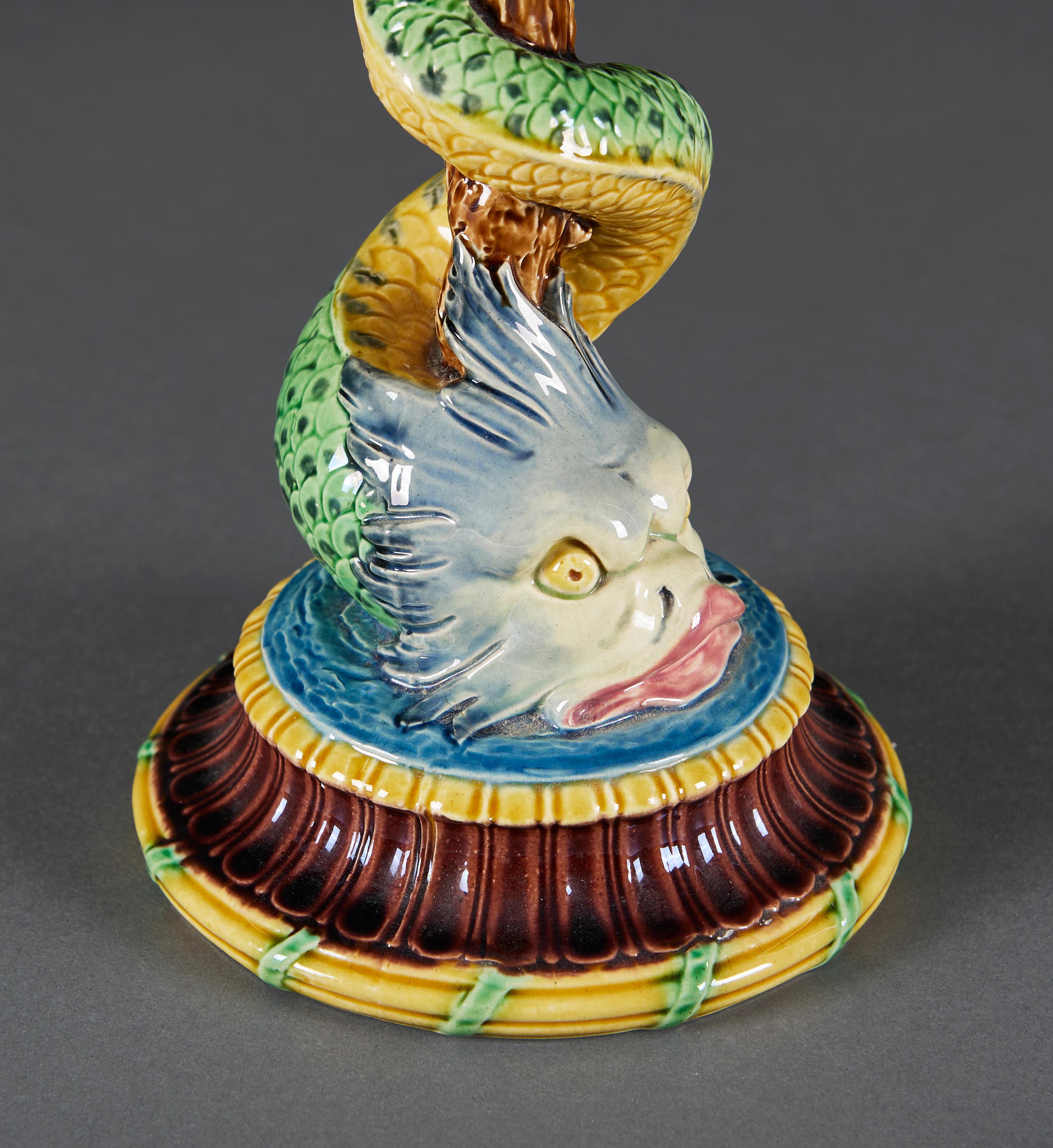 Smaltato Candeliere a delfino in ceramica di Minton della fine del XIX secolo in vendita