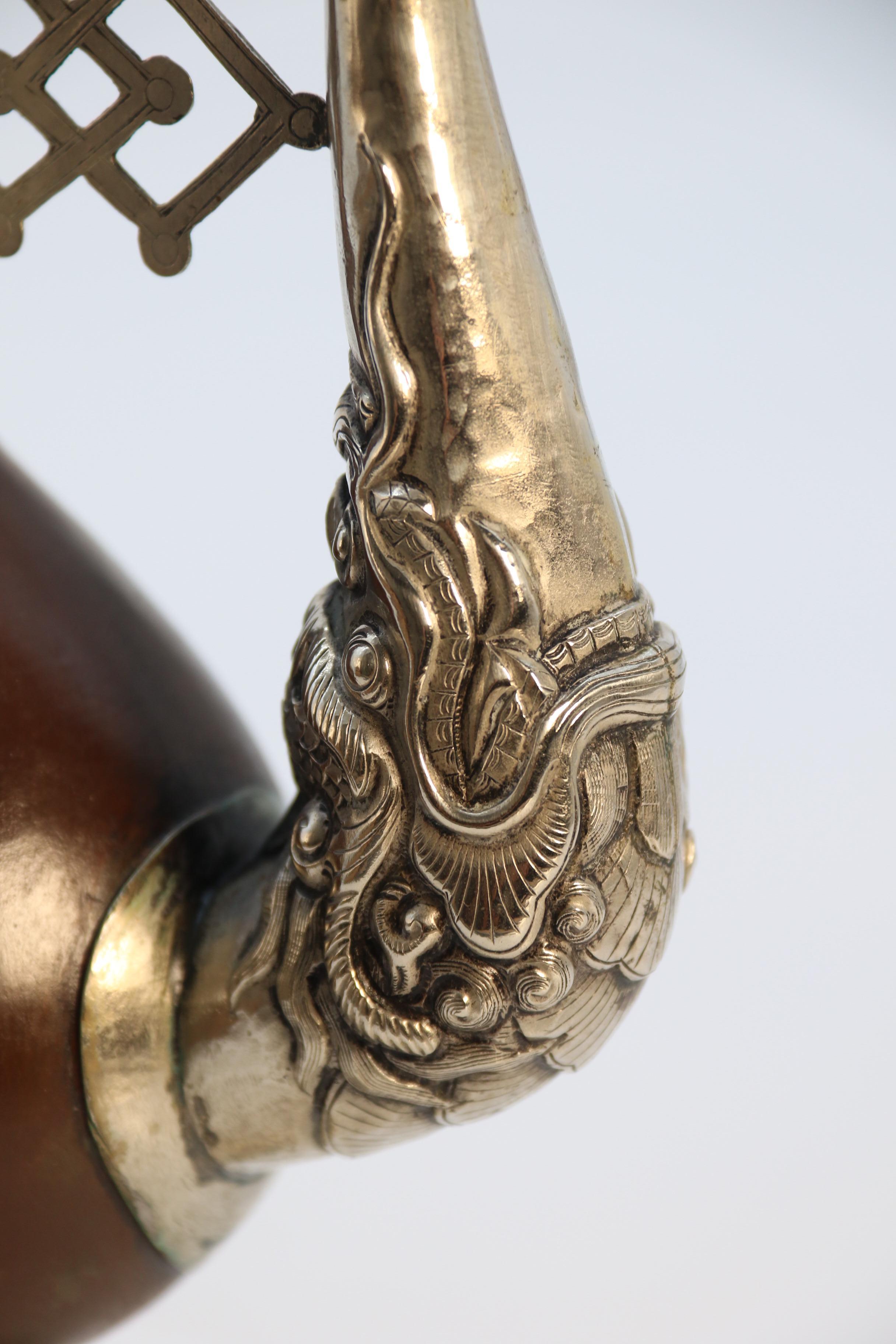 Eine nordindische/tibetische rituelle Kanne aus dem späten 19. Jahrhundert, um 1890 im Angebot 3