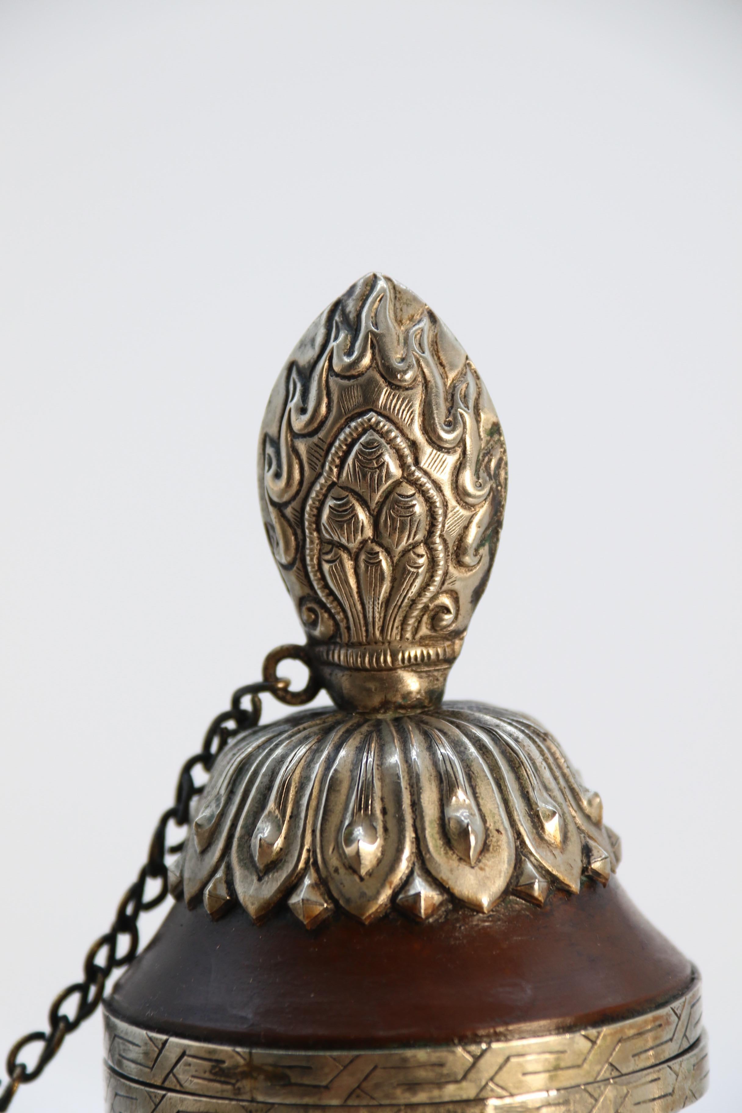 Eine nordindische/tibetische rituelle Kanne aus dem späten 19. Jahrhundert, um 1890 im Angebot 4